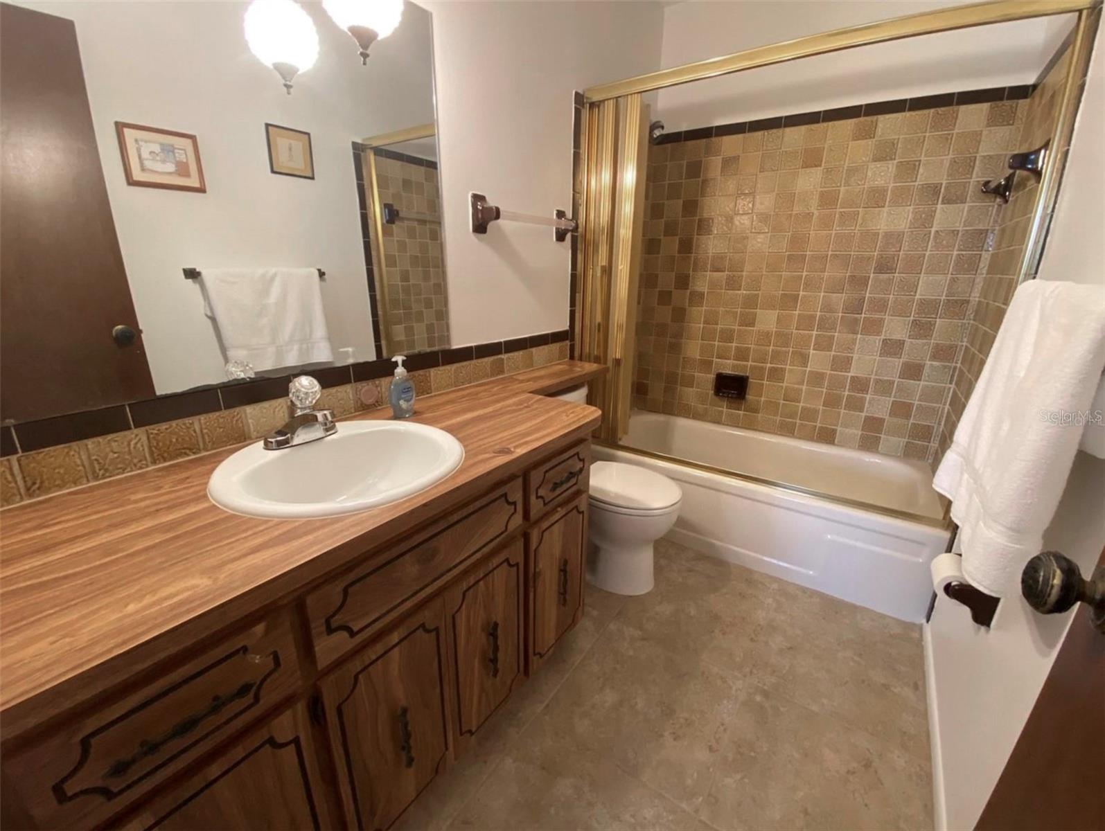 9940 EAGLES POINT CIR #4 — photo 21