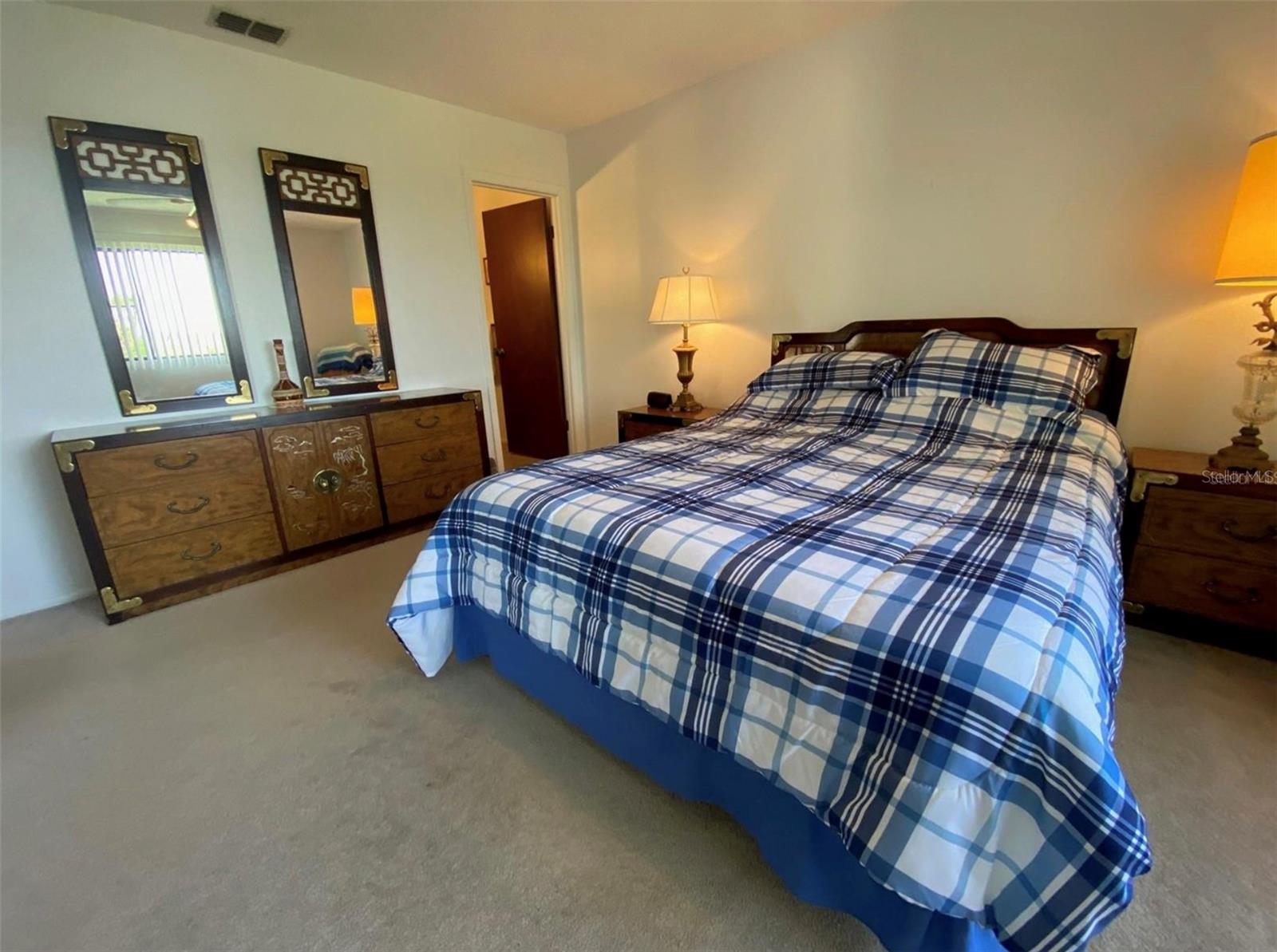9940 EAGLES POINT CIR #4 — photo 25