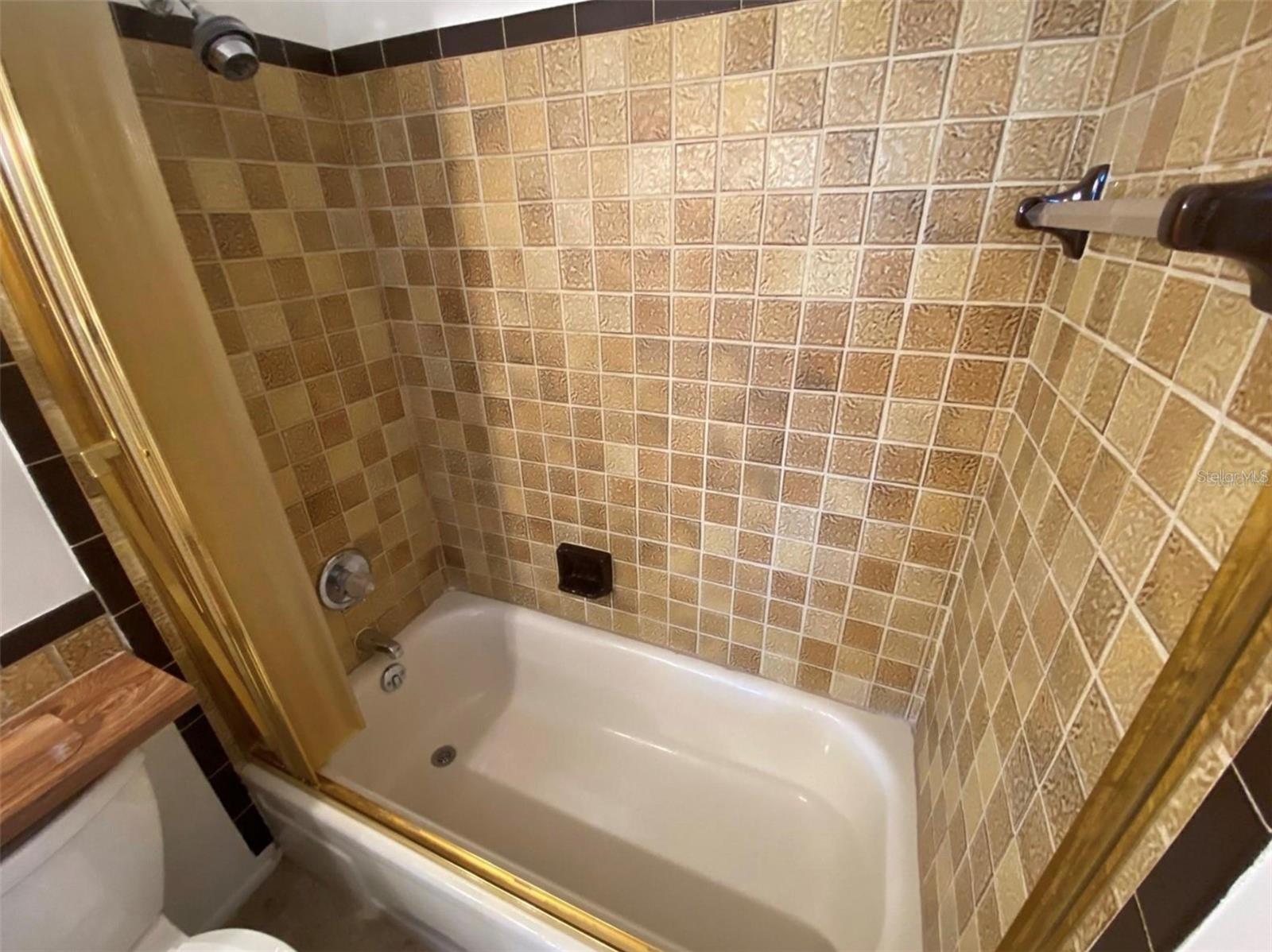 9940 EAGLES POINT CIR #4 — photo 22