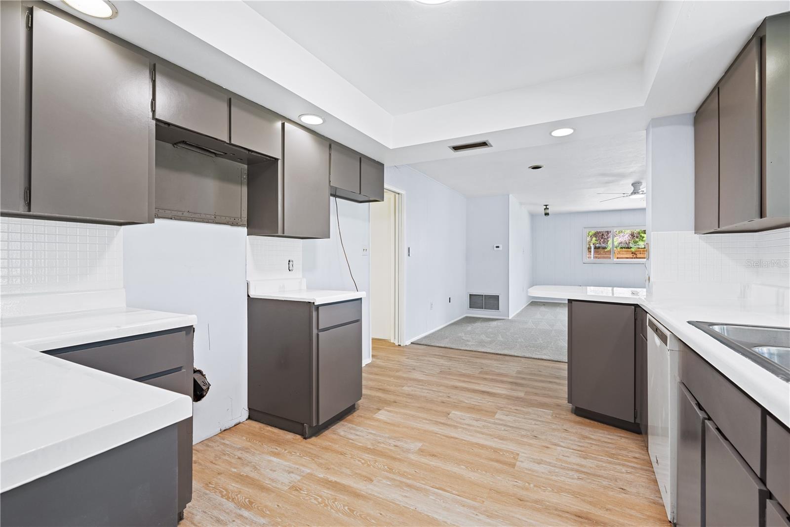 3733 MALEC CIR — photo 19