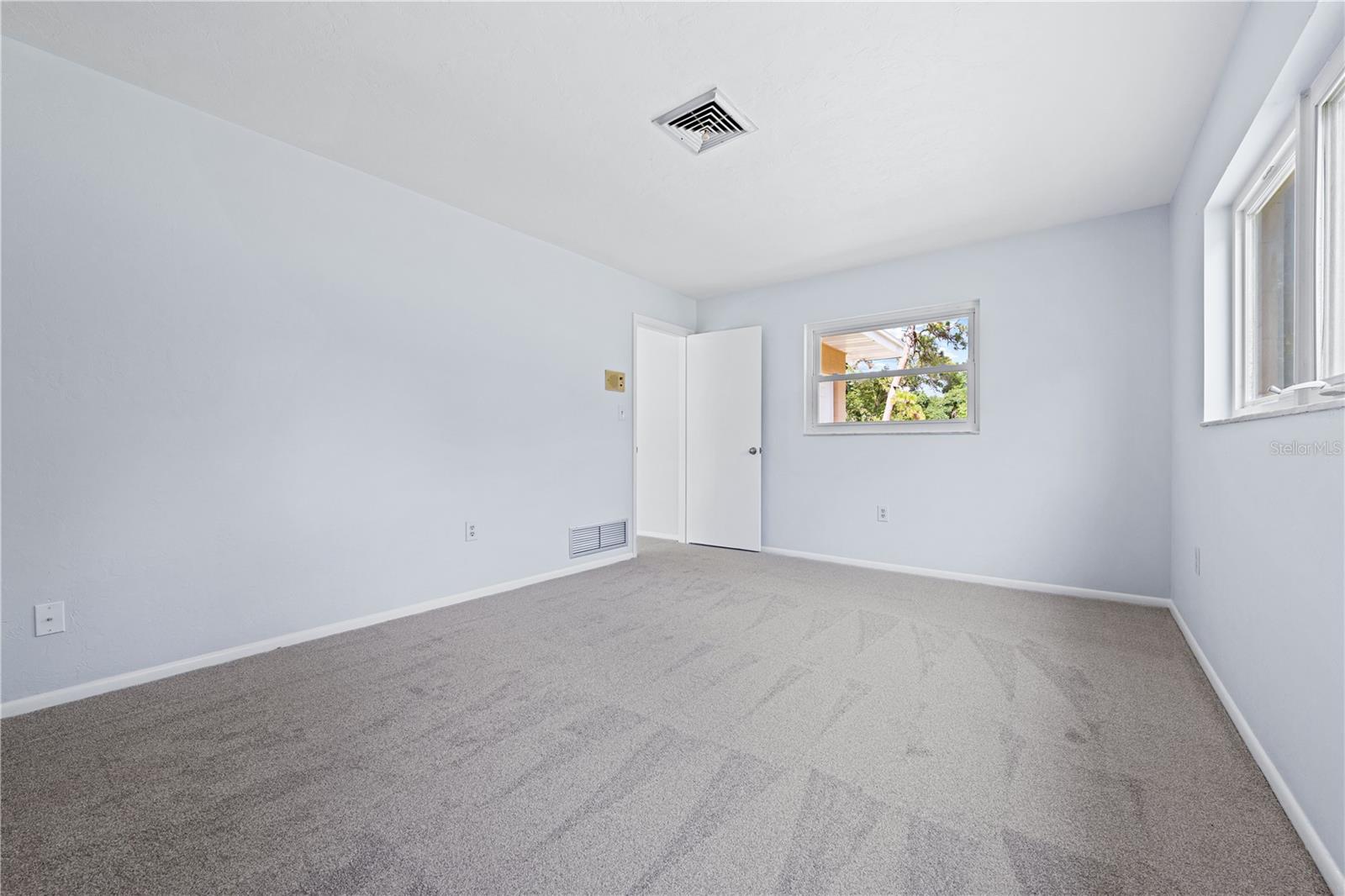 3733 MALEC CIR — photo 25