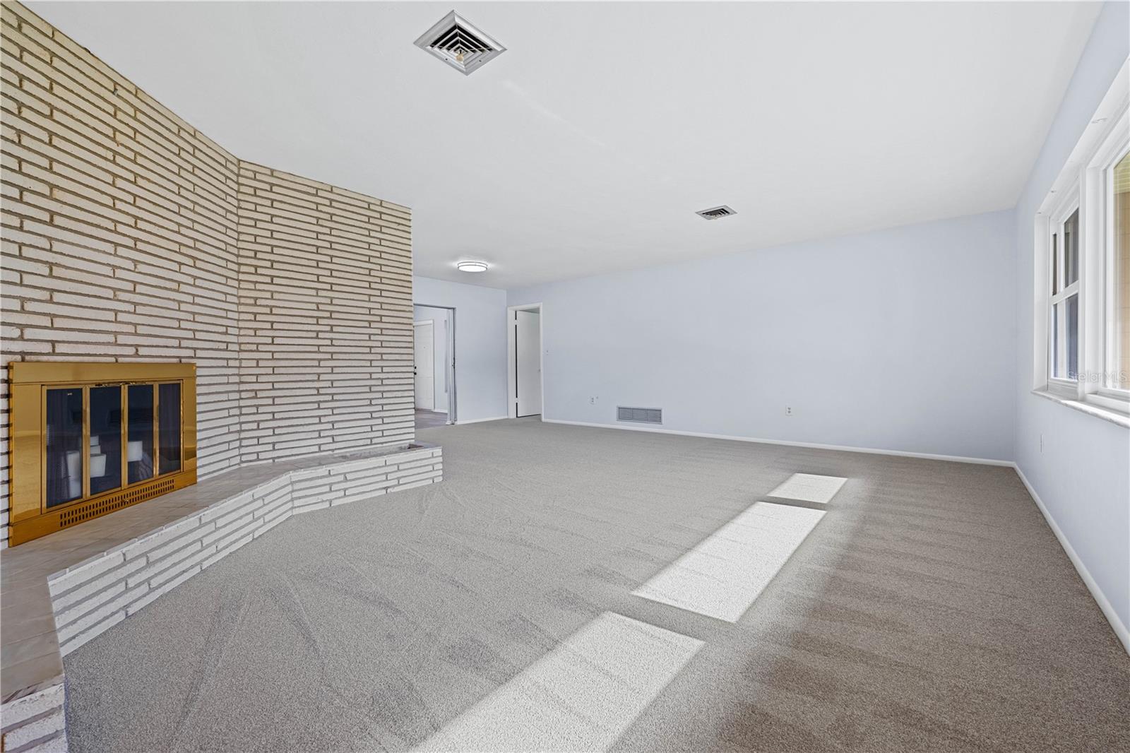 3733 MALEC CIR — photo 9