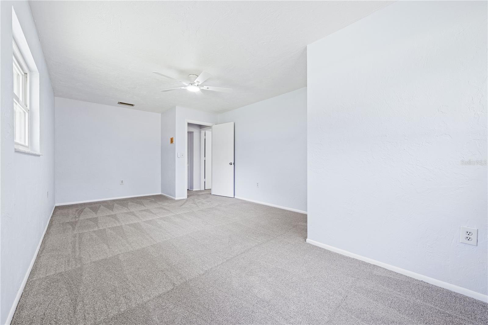 3733 MALEC CIR — photo 32