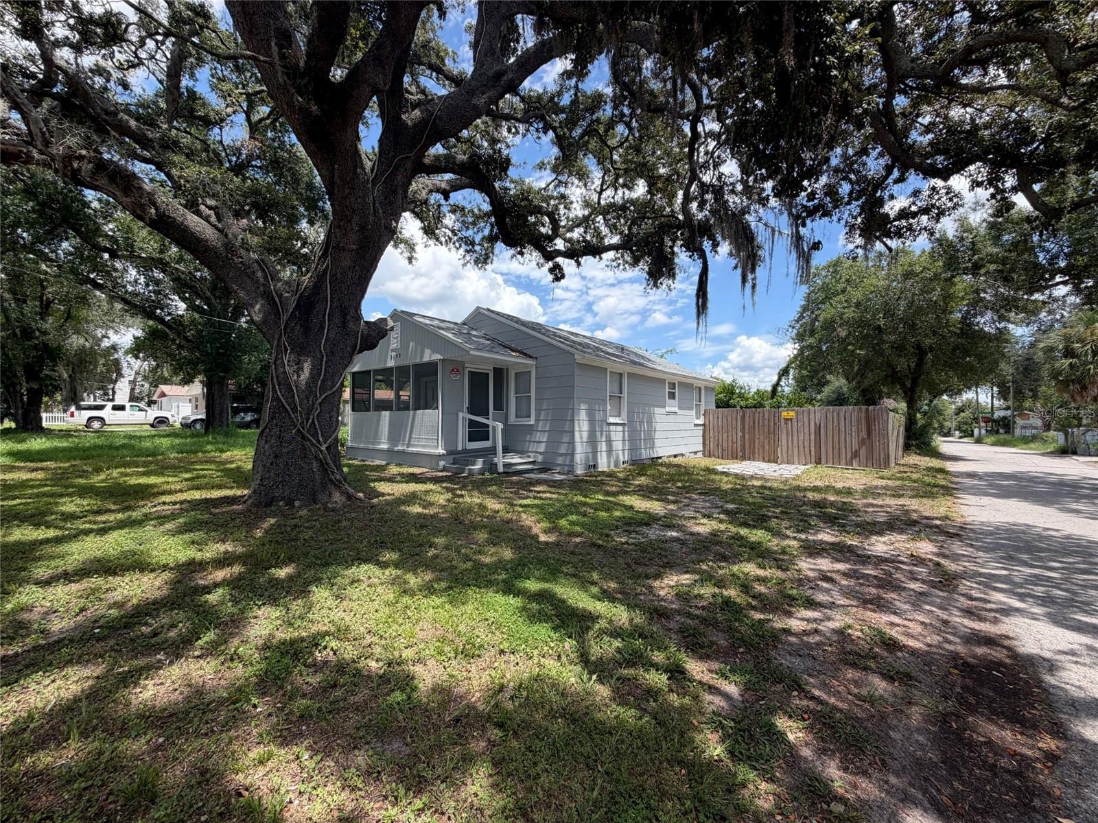 8103 N 18TH ST — photo 12