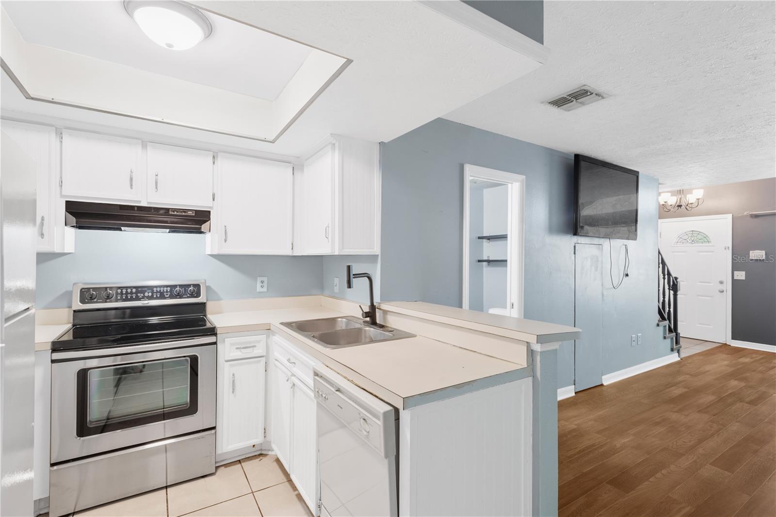 609 SAINT HENRY DR — photo 6