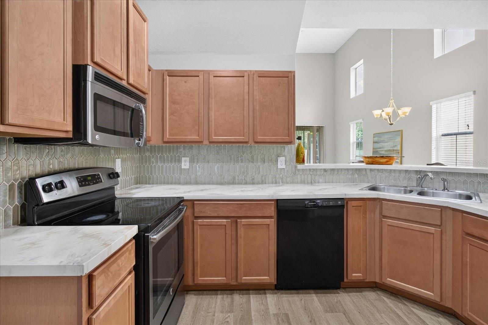 2169 BROADWAY VIEW AVE — photo 3