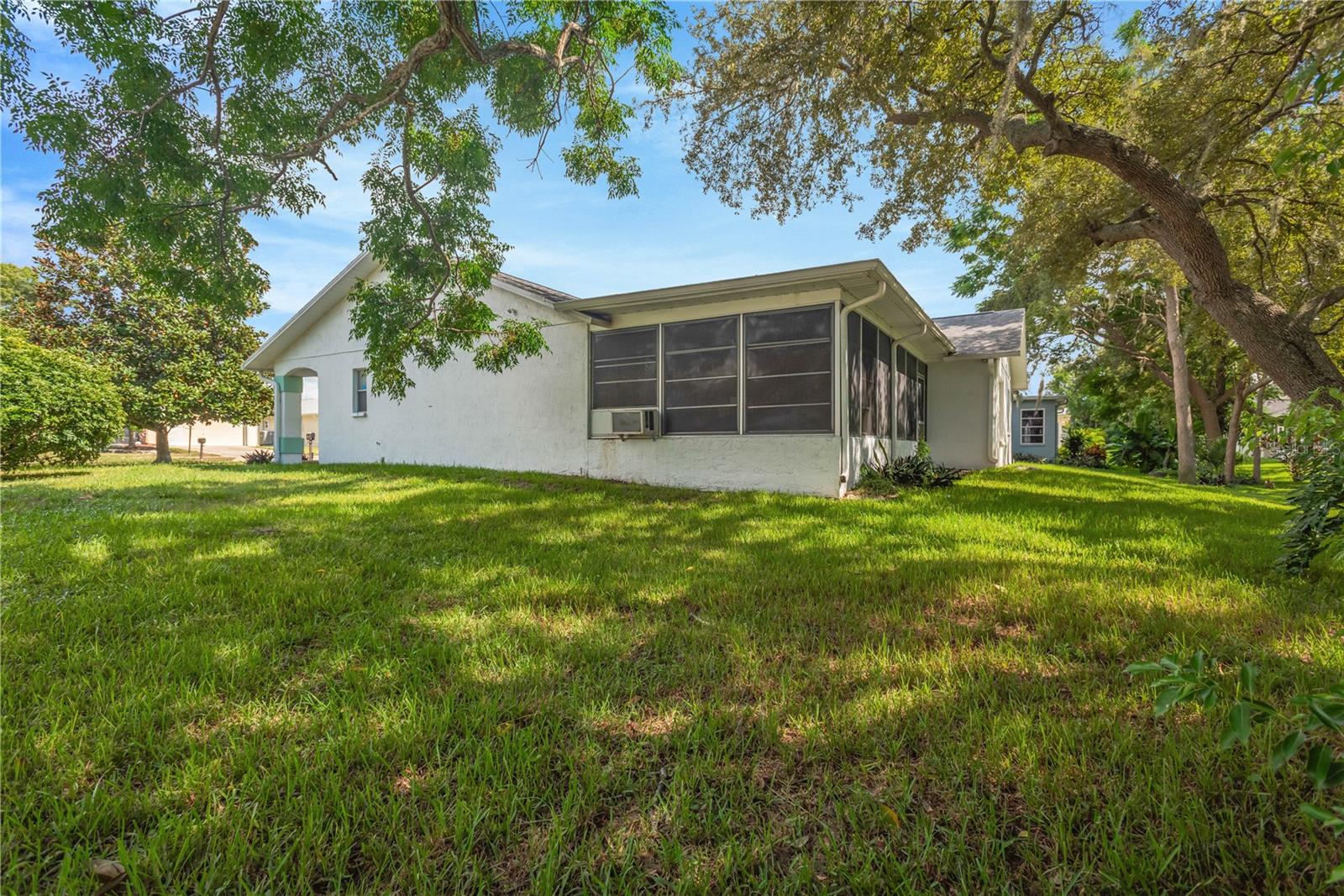 10811 PEPPERTREE LN — photo 4