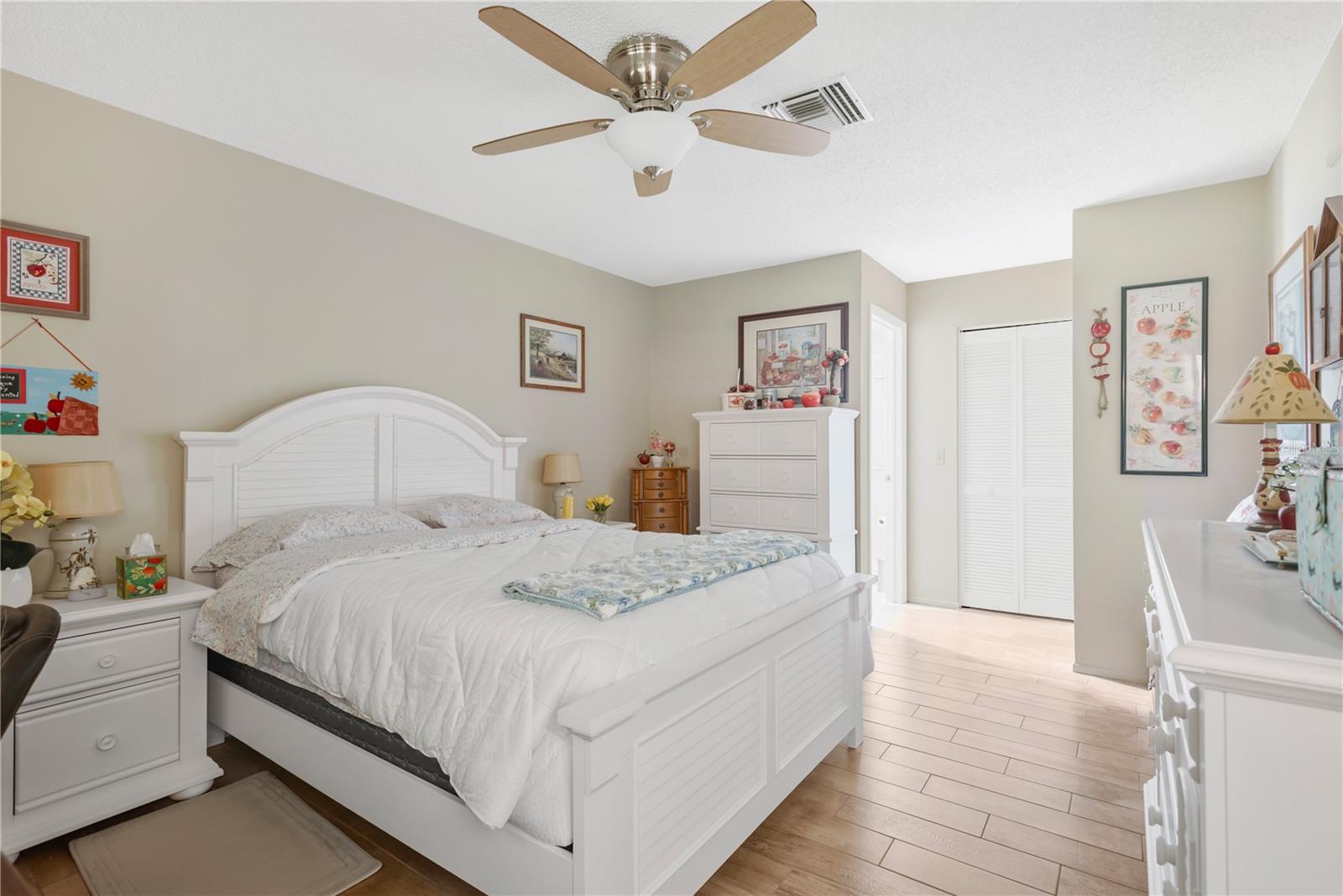 10811 PEPPERTREE LN — photo 15