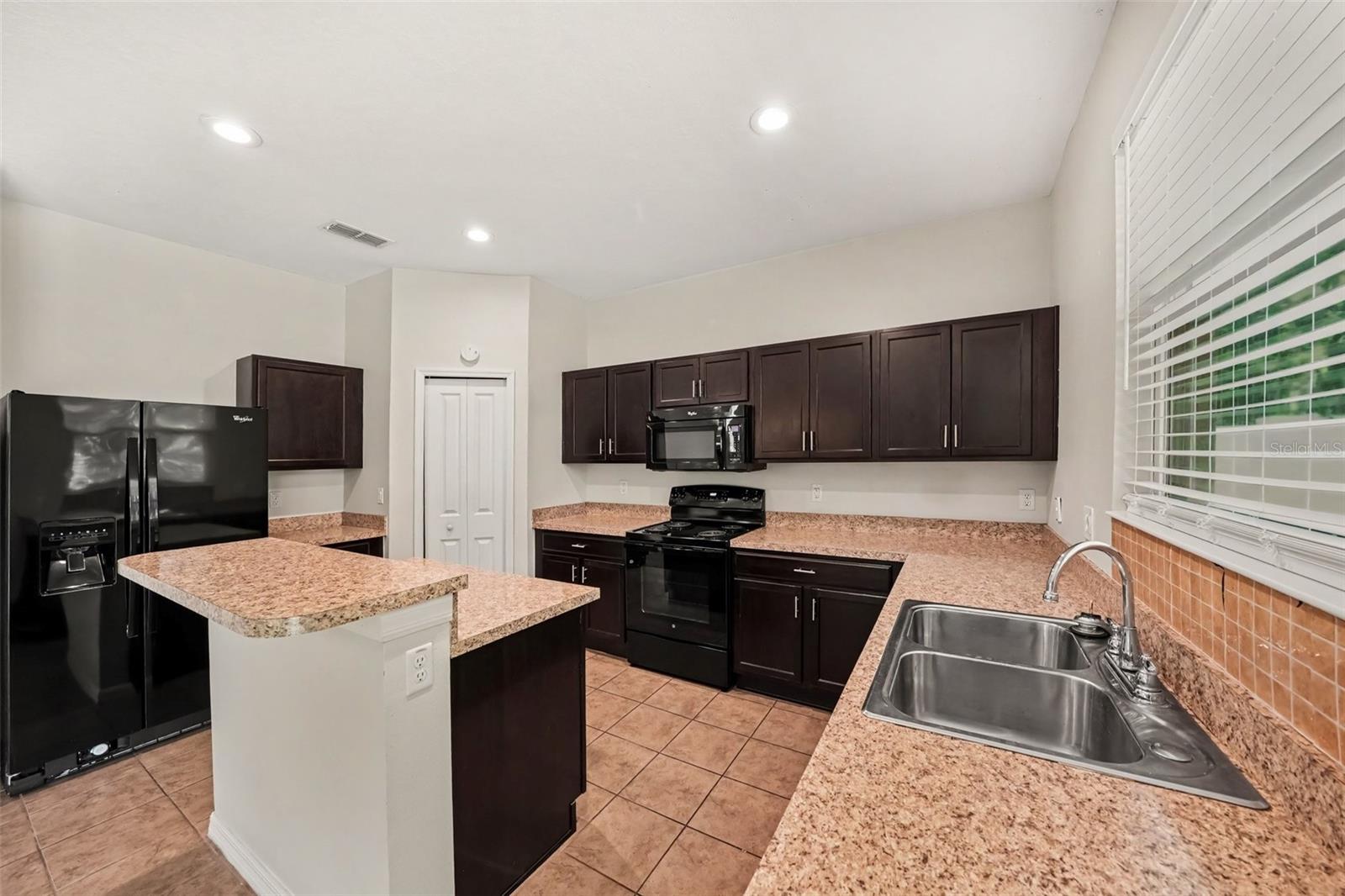 1102 CANYON OAKS DR — photo 15