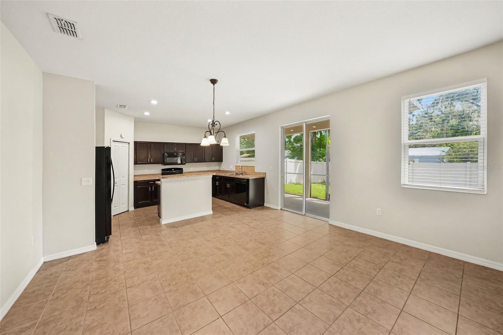 1102 CANYON OAKS DR — photo 3