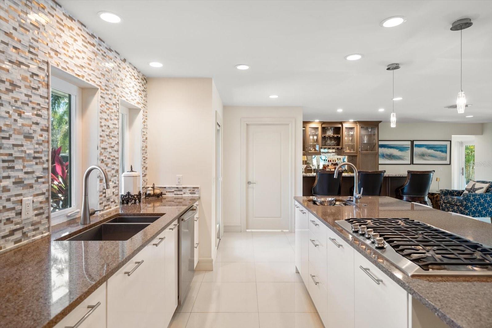 485 PARK AVE — photo 12
