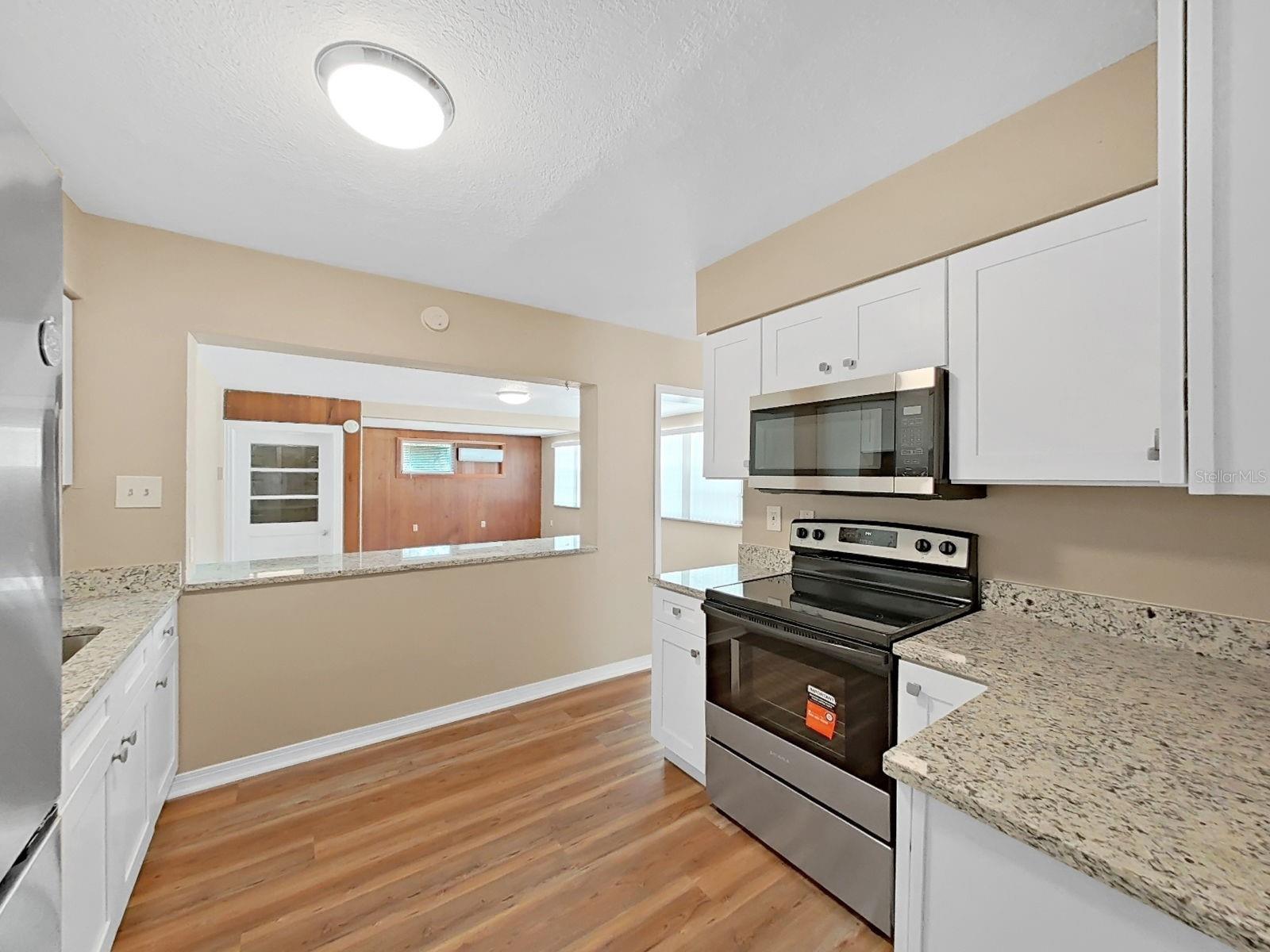 4411 BASS ST — photo 24