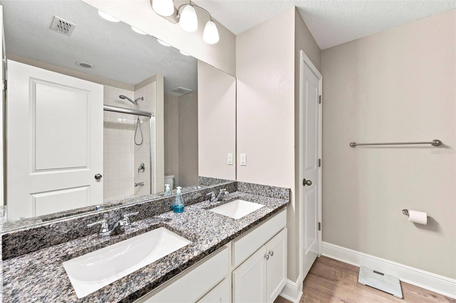 1103 MANGO CT — photo 37