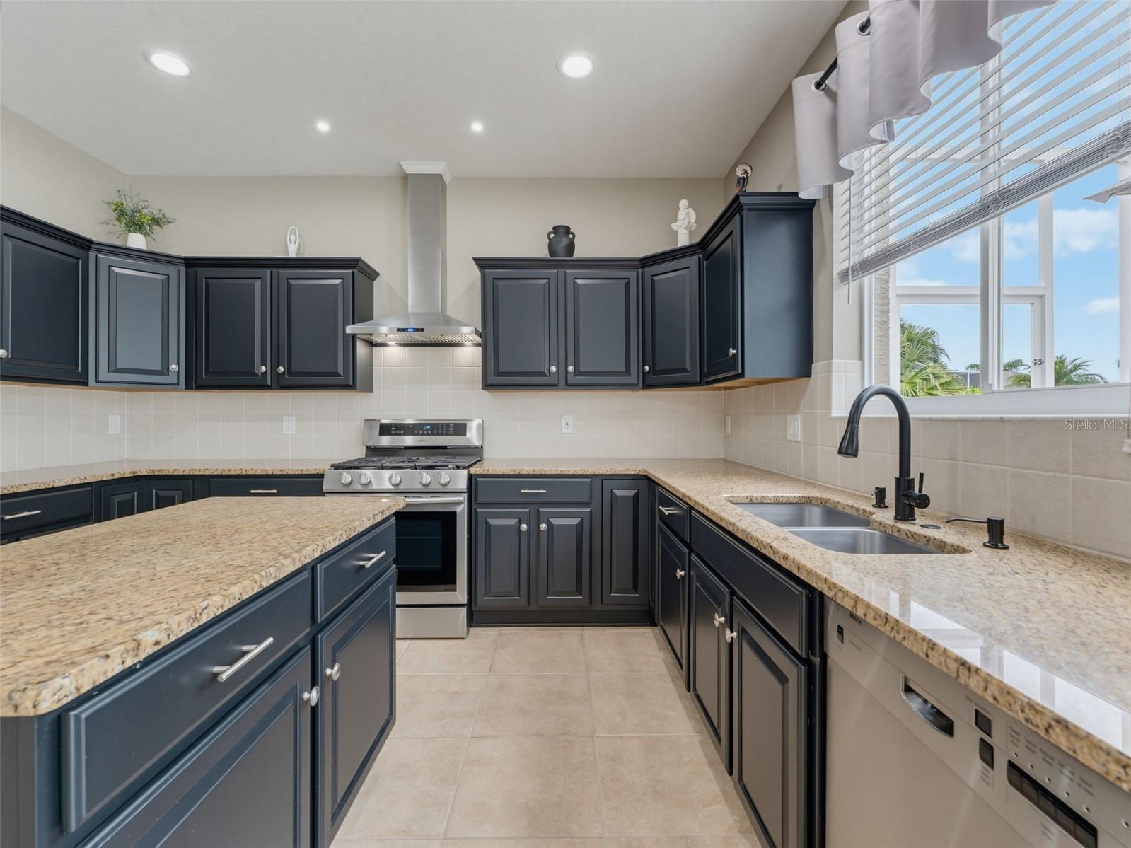 1900 CARDAMON DR — photo 25