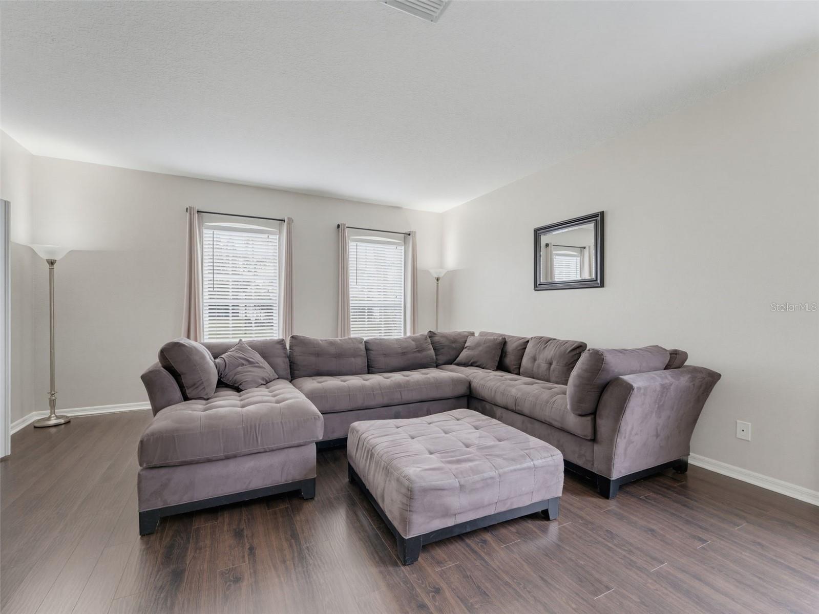 1900 CARDAMON DR — photo 10