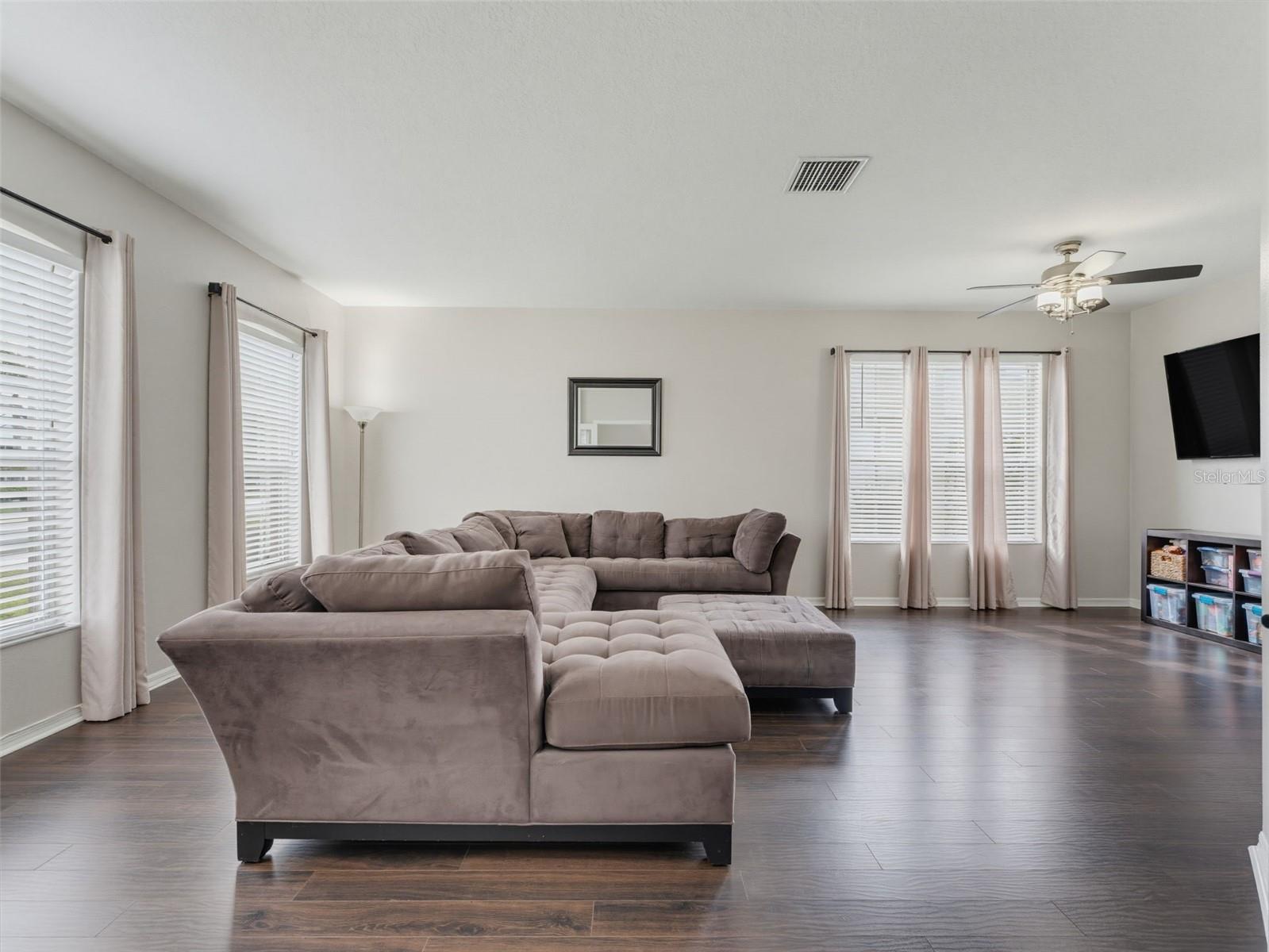 1900 CARDAMON DR — photo 8