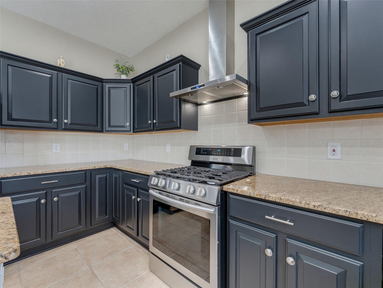 1900 CARDAMON DR — photo 26