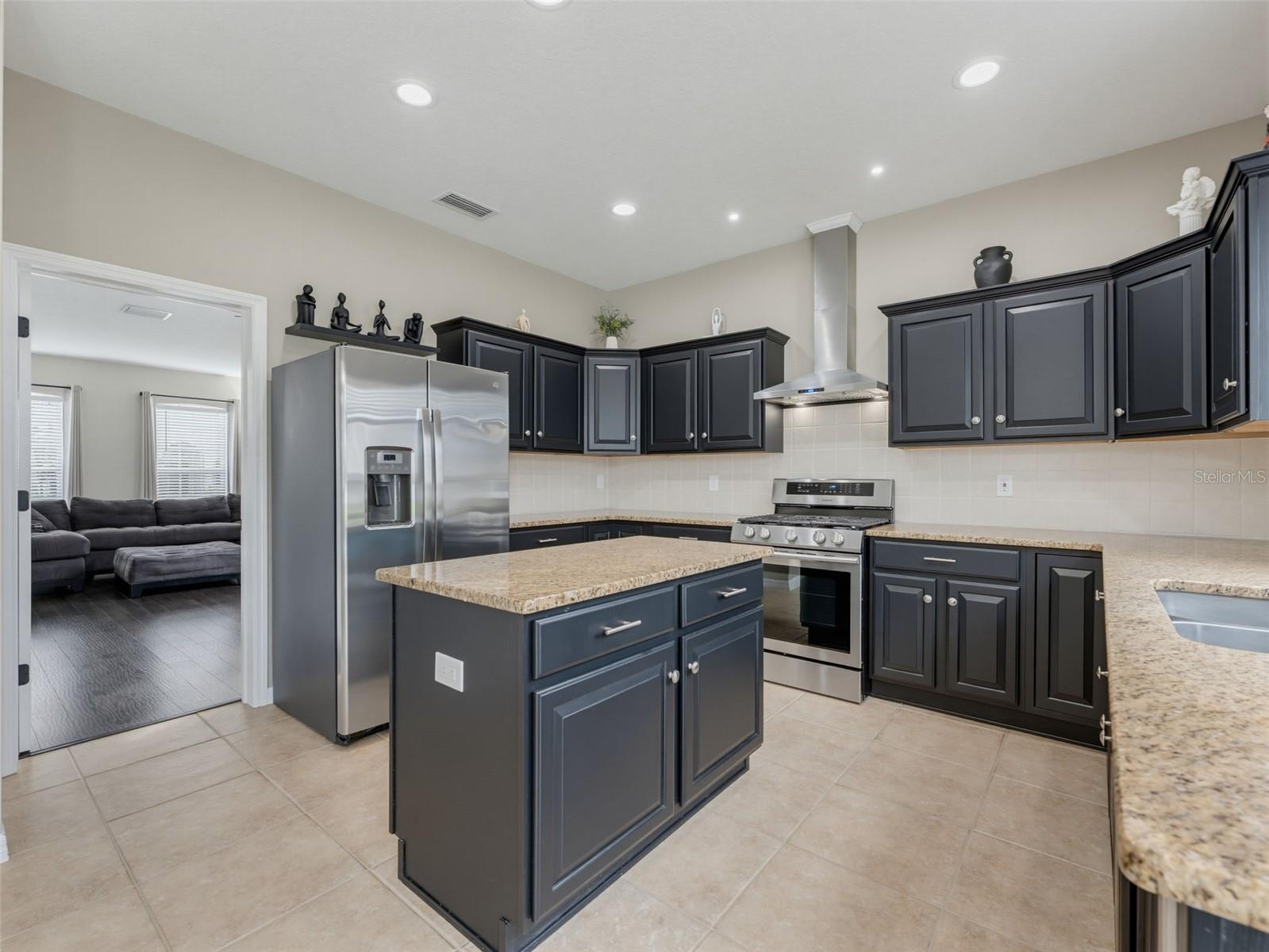1900 CARDAMON DR — photo 24