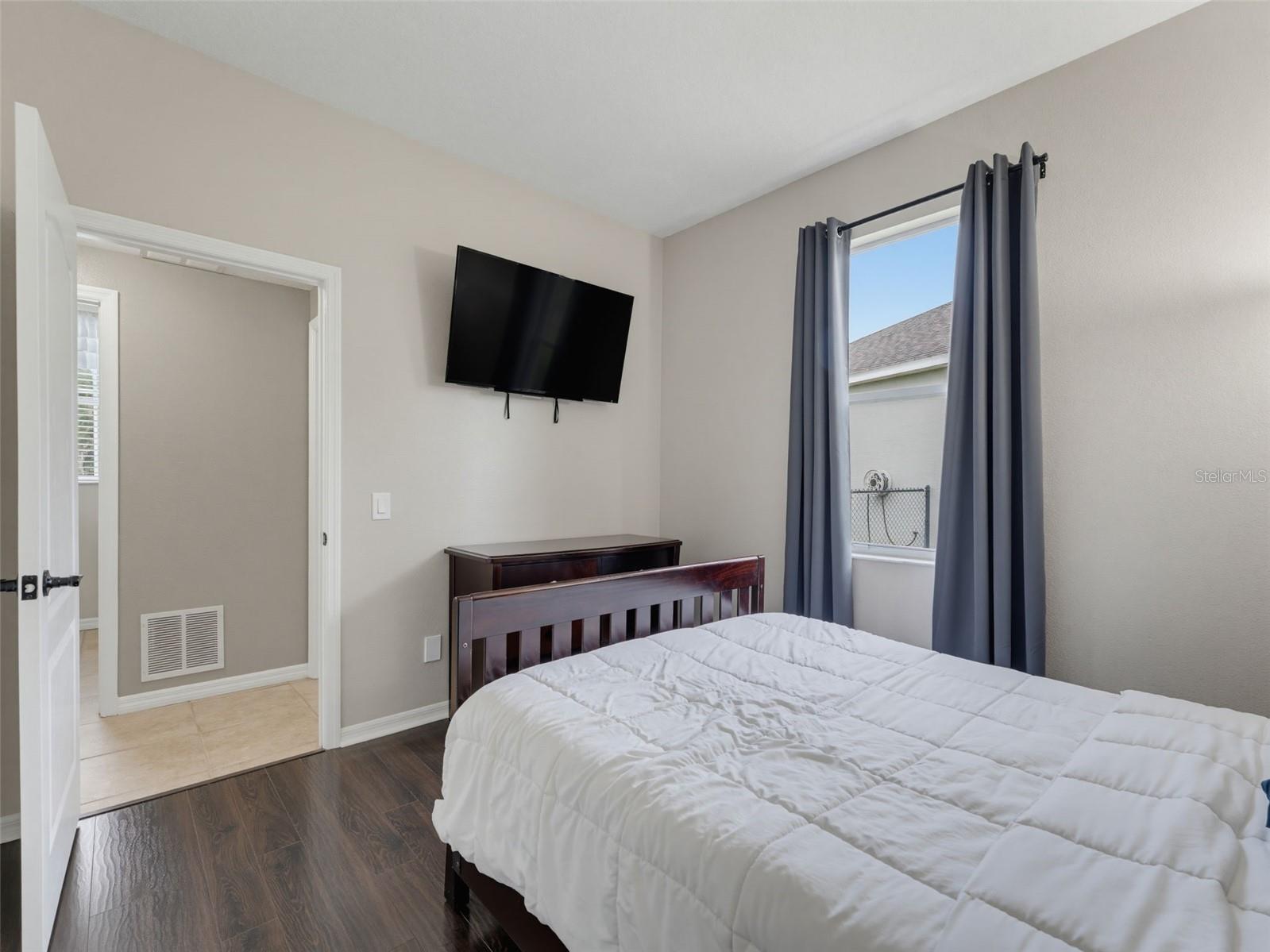 1900 CARDAMON DR — photo 34