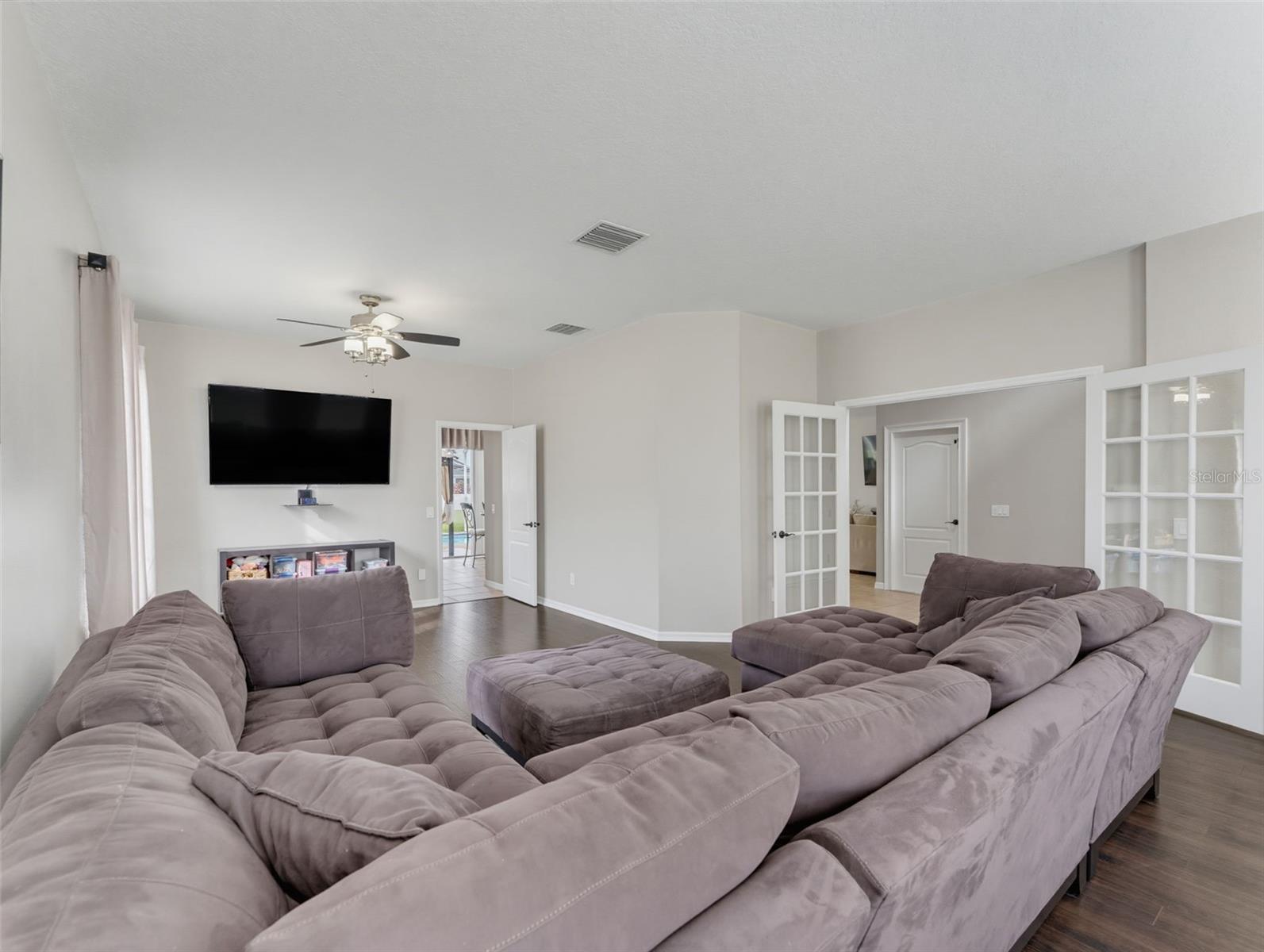 1900 CARDAMON DR — photo 9