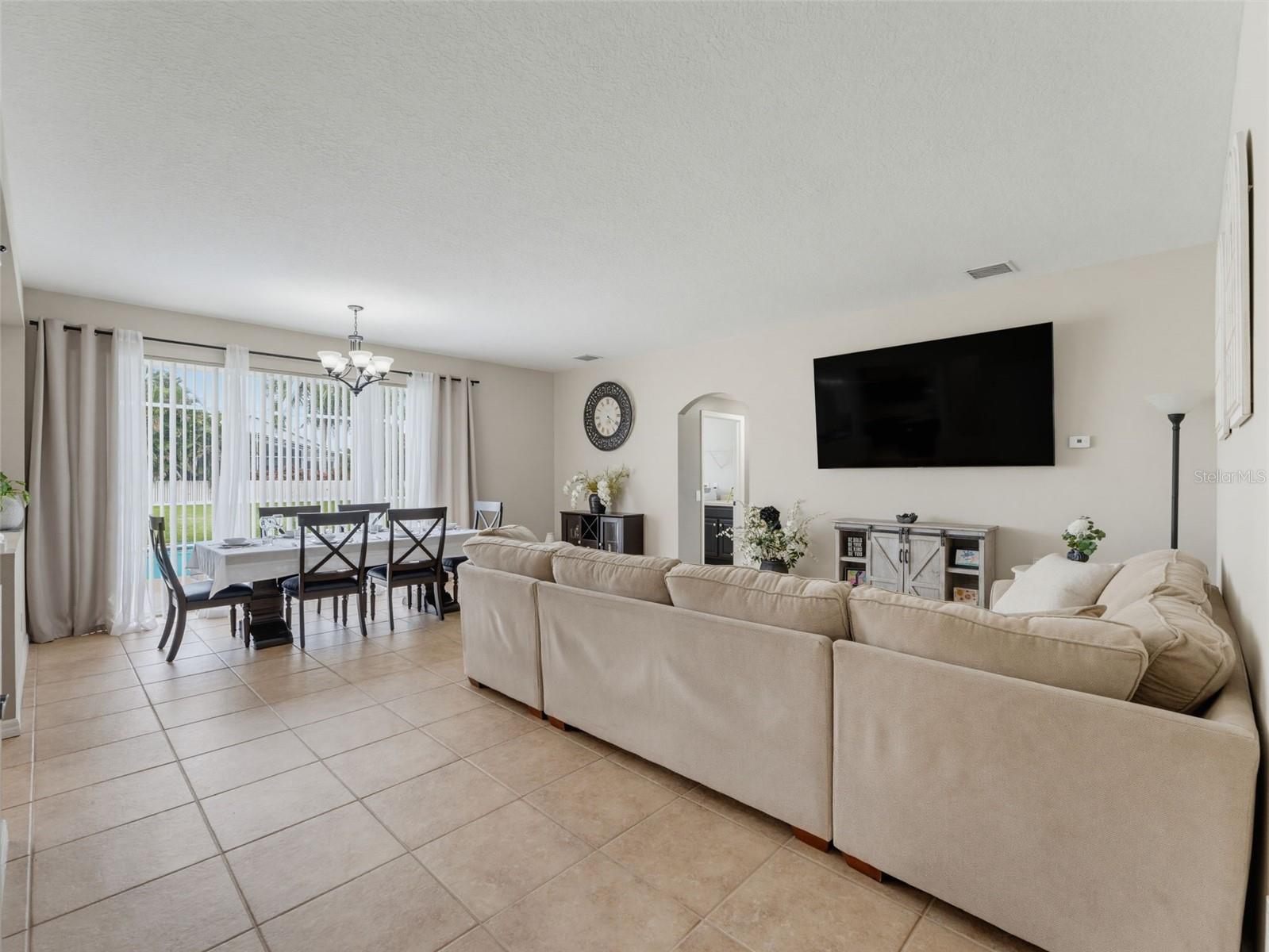 1900 CARDAMON DR — photo 14
