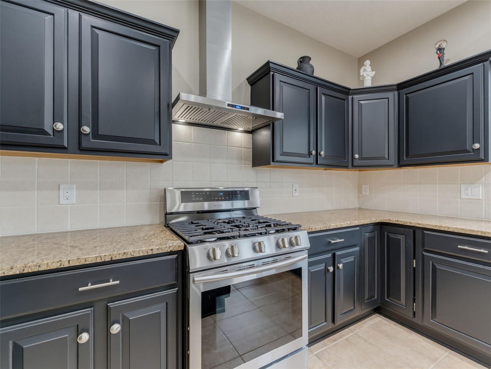 1900 CARDAMON DR — photo 27