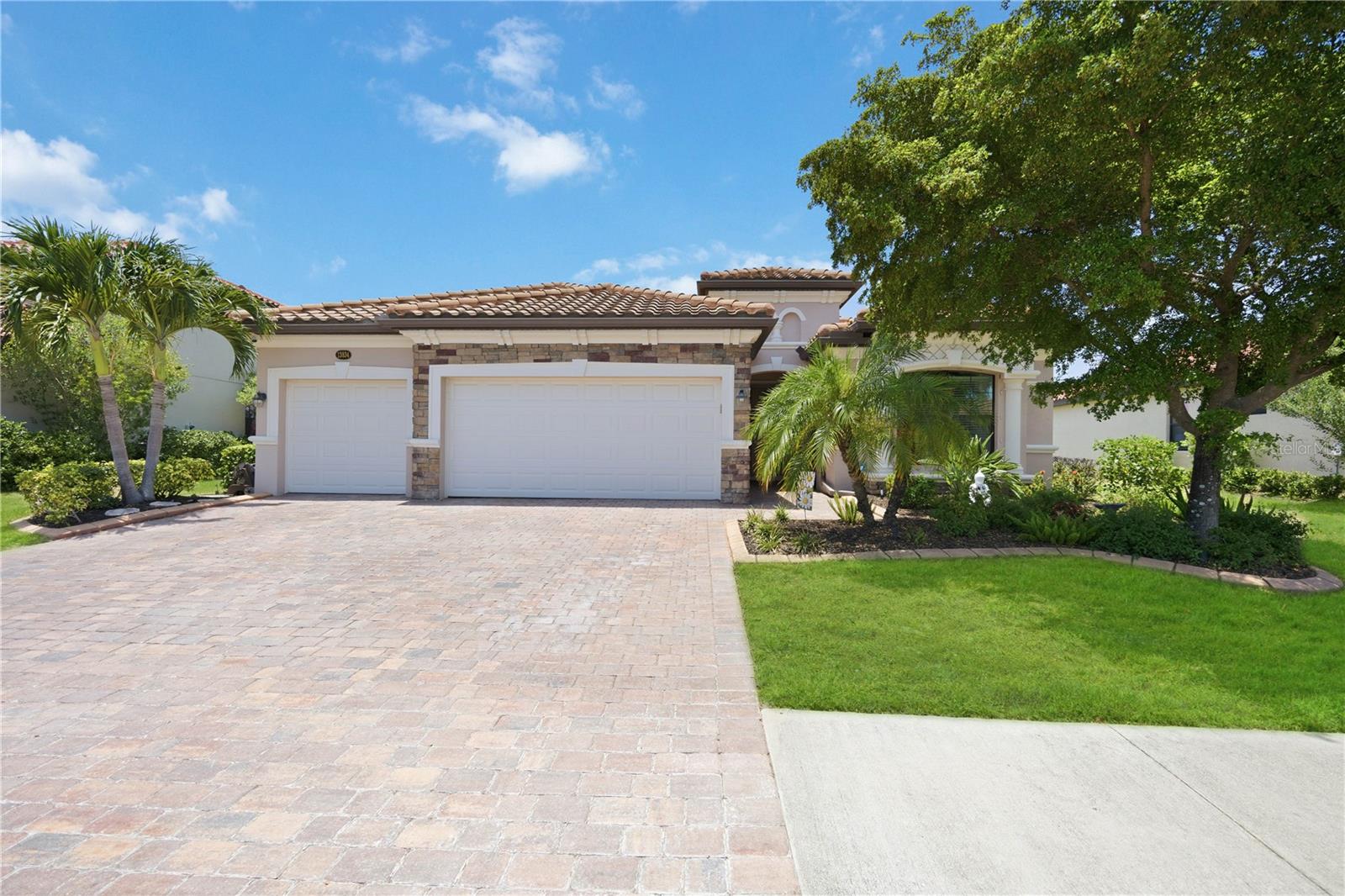 13834 VANCANZA DR — photo 48