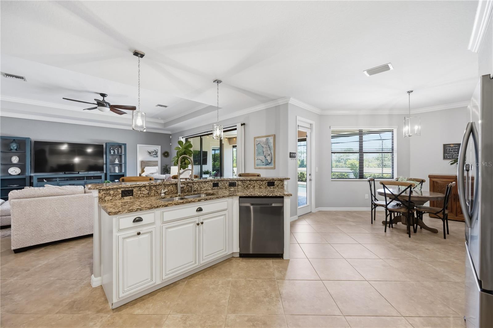 13834 VANCANZA DR — photo 12