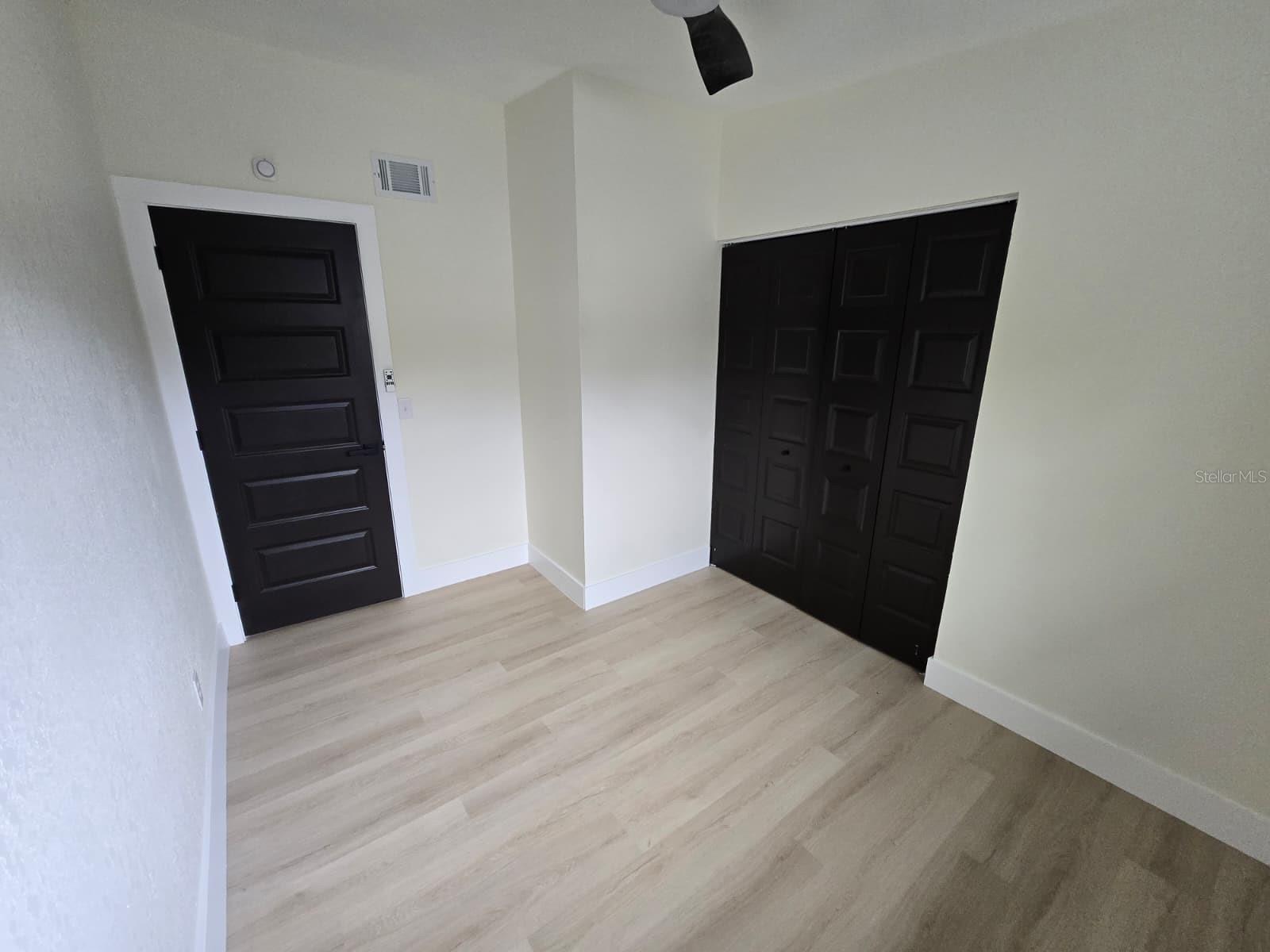 9505 N WILLOW AVE — photo 26