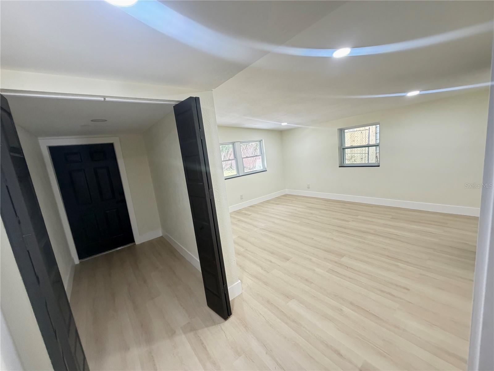 9505 N WILLOW AVE — photo 27
