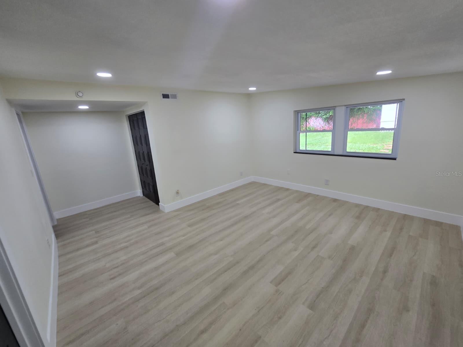 9505 N WILLOW AVE — photo 17
