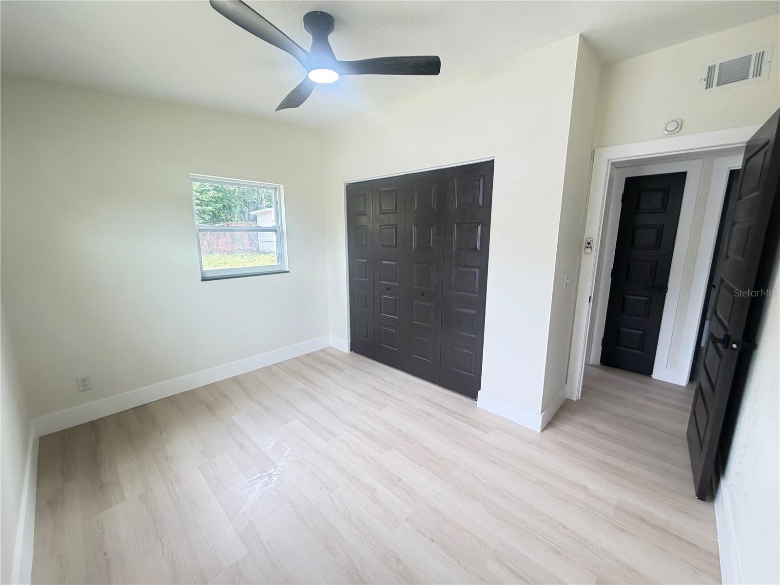 9505 N WILLOW AVE — photo 25