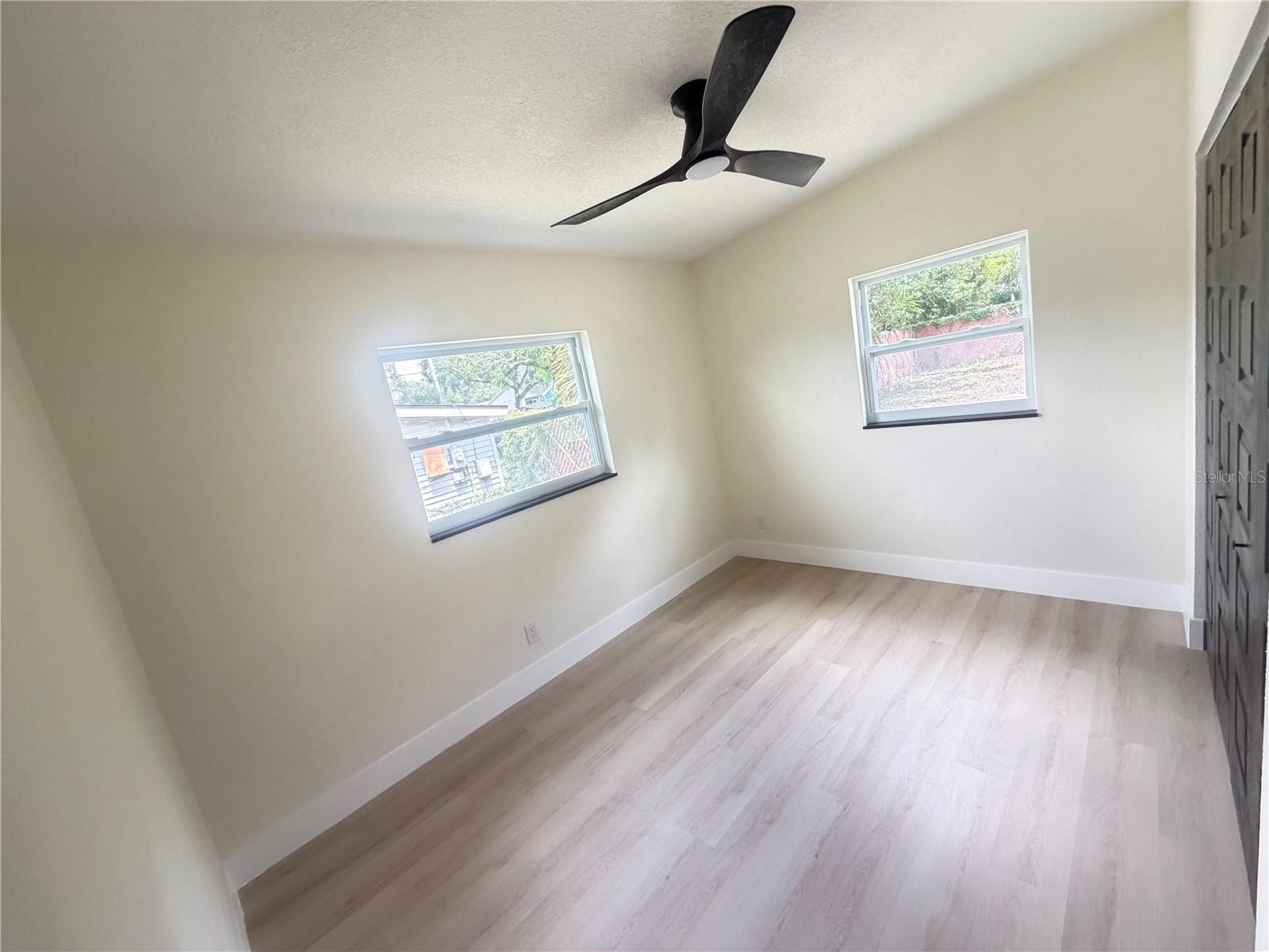 9505 N WILLOW AVE — photo 24