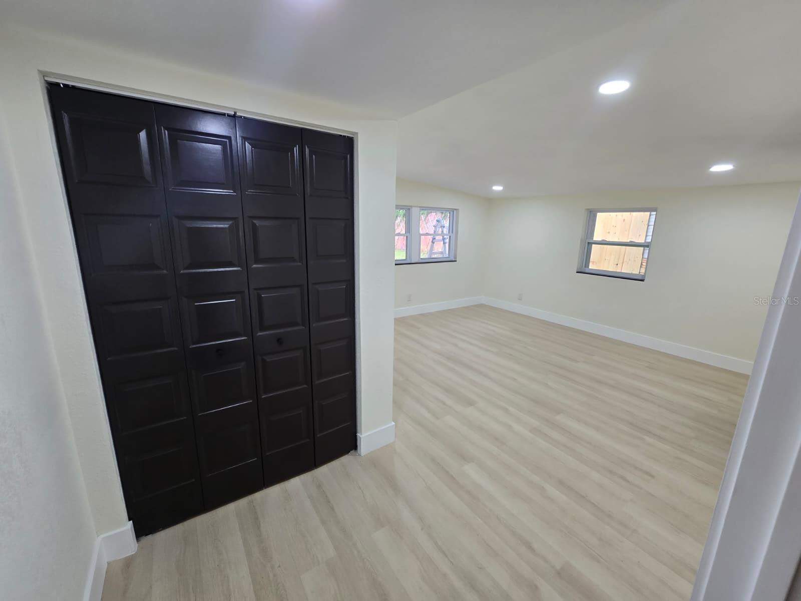 9505 N WILLOW AVE — photo 18