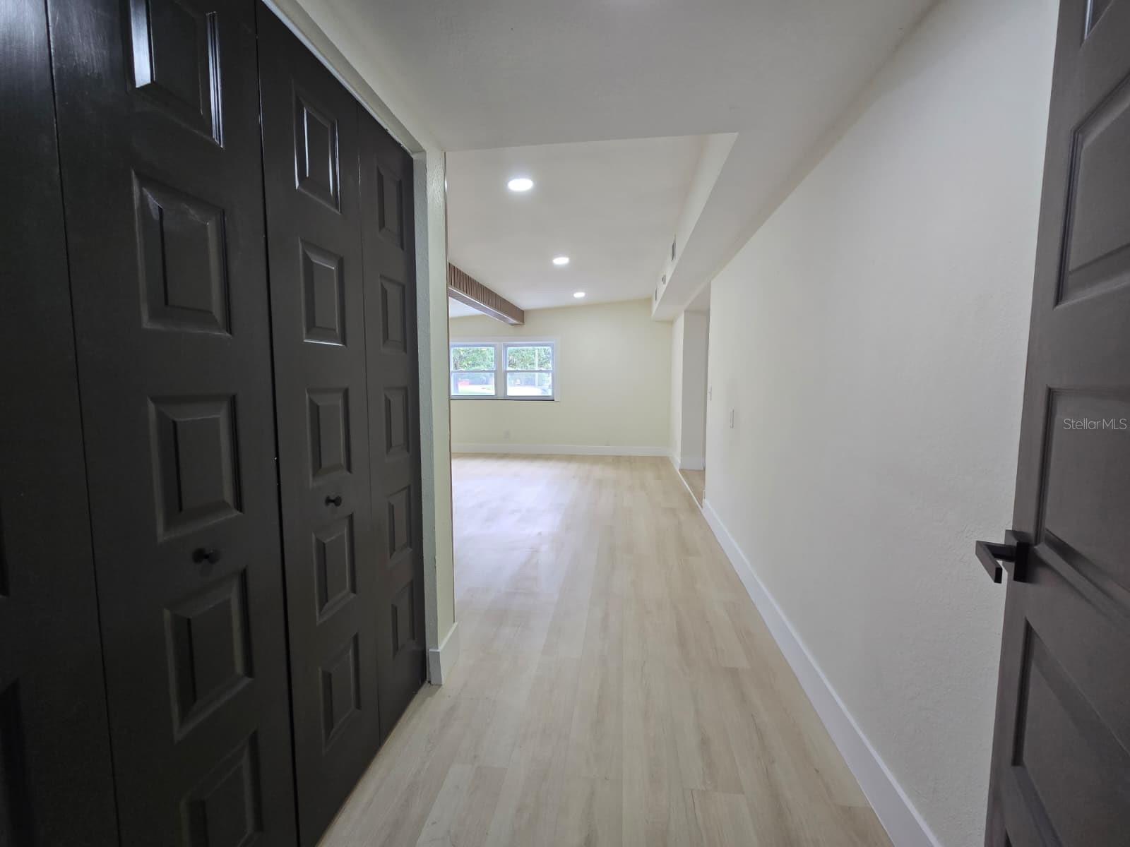 9505 N WILLOW AVE — photo 16