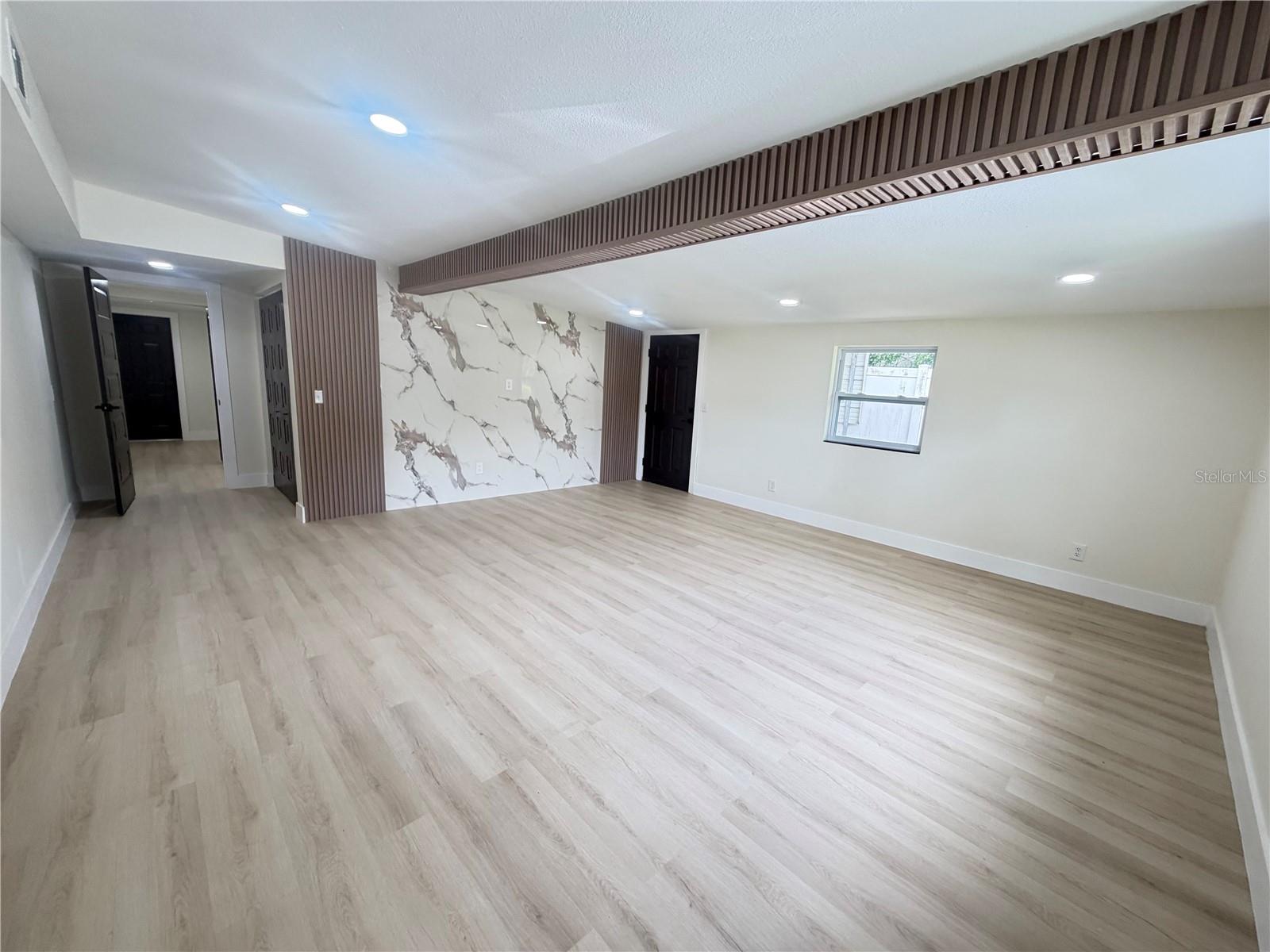 9505 N WILLOW AVE — photo 10