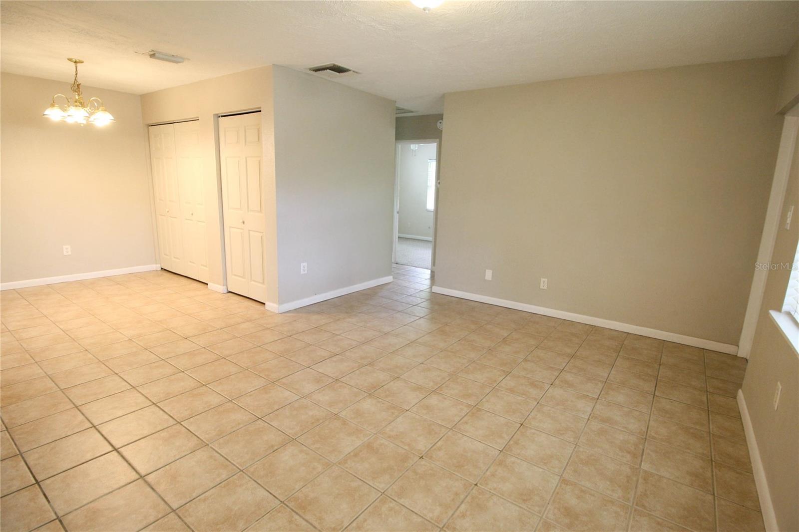 3331 YORKTOWN ST — photo 4