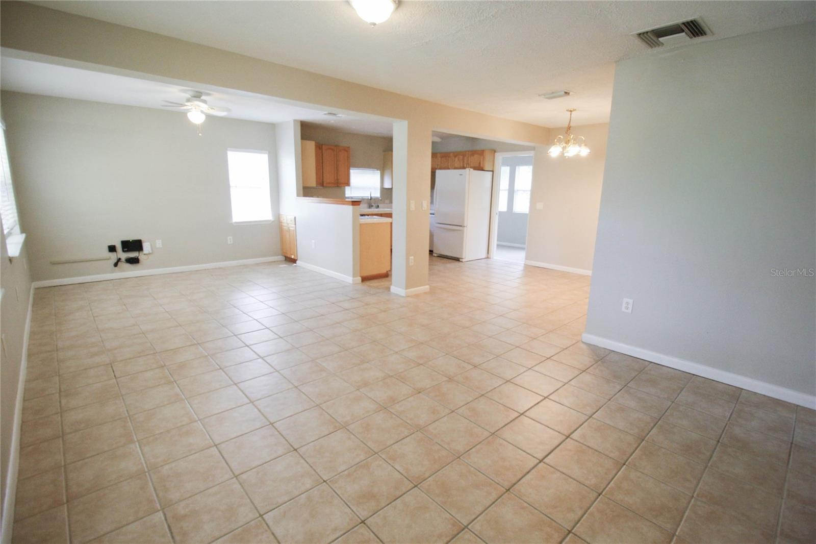3331 YORKTOWN ST — photo 3