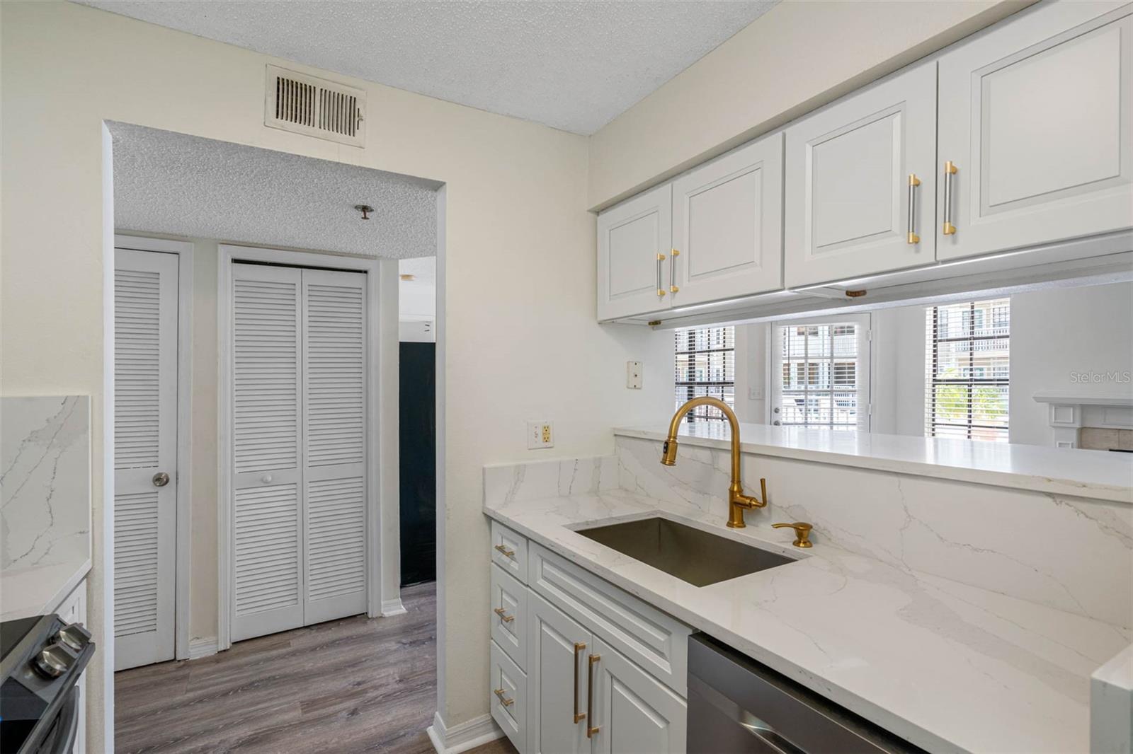 1000 W HORATIO ST #114 — photo 15