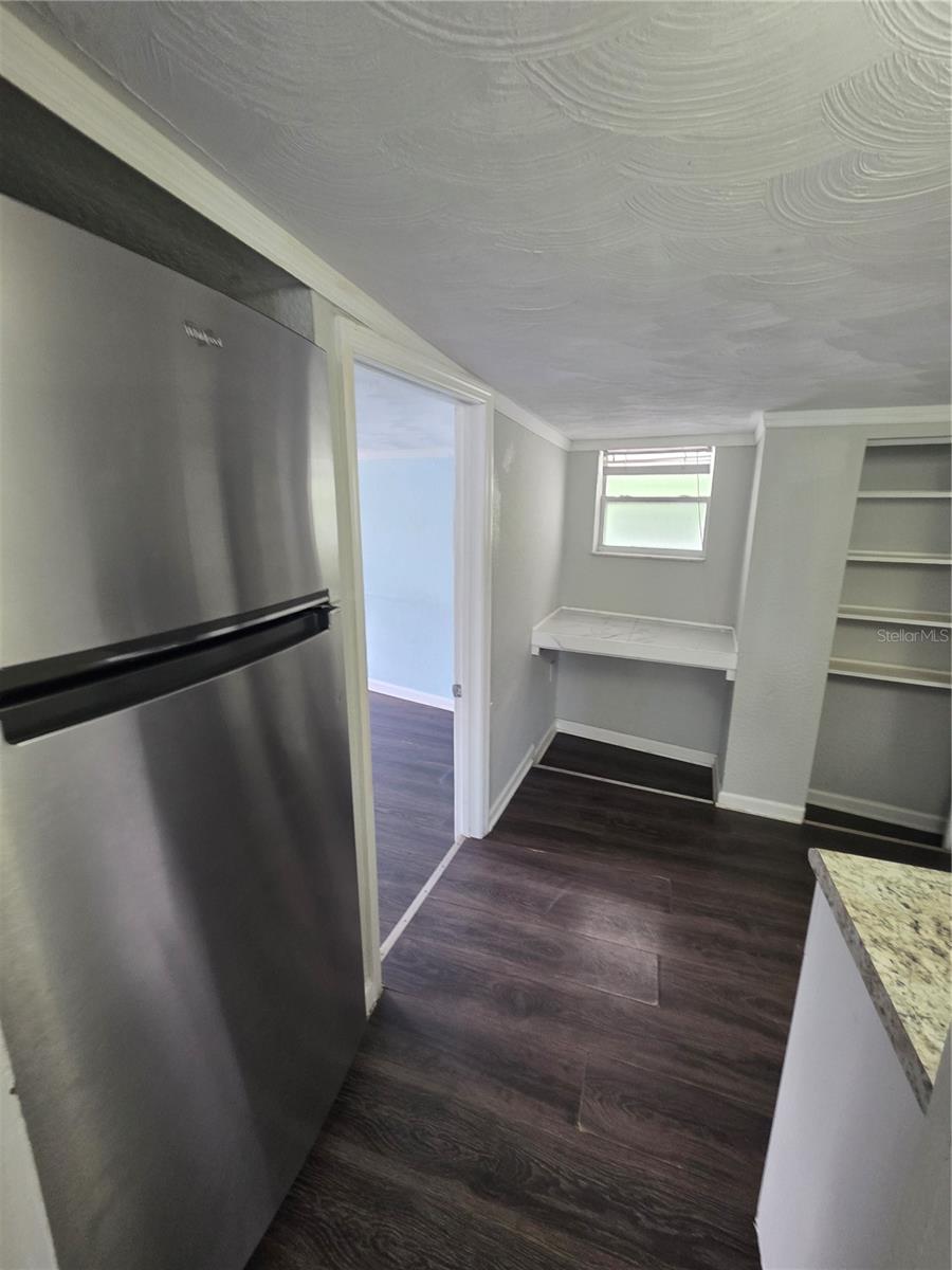 212 W BEACH PL #6 — photo 4