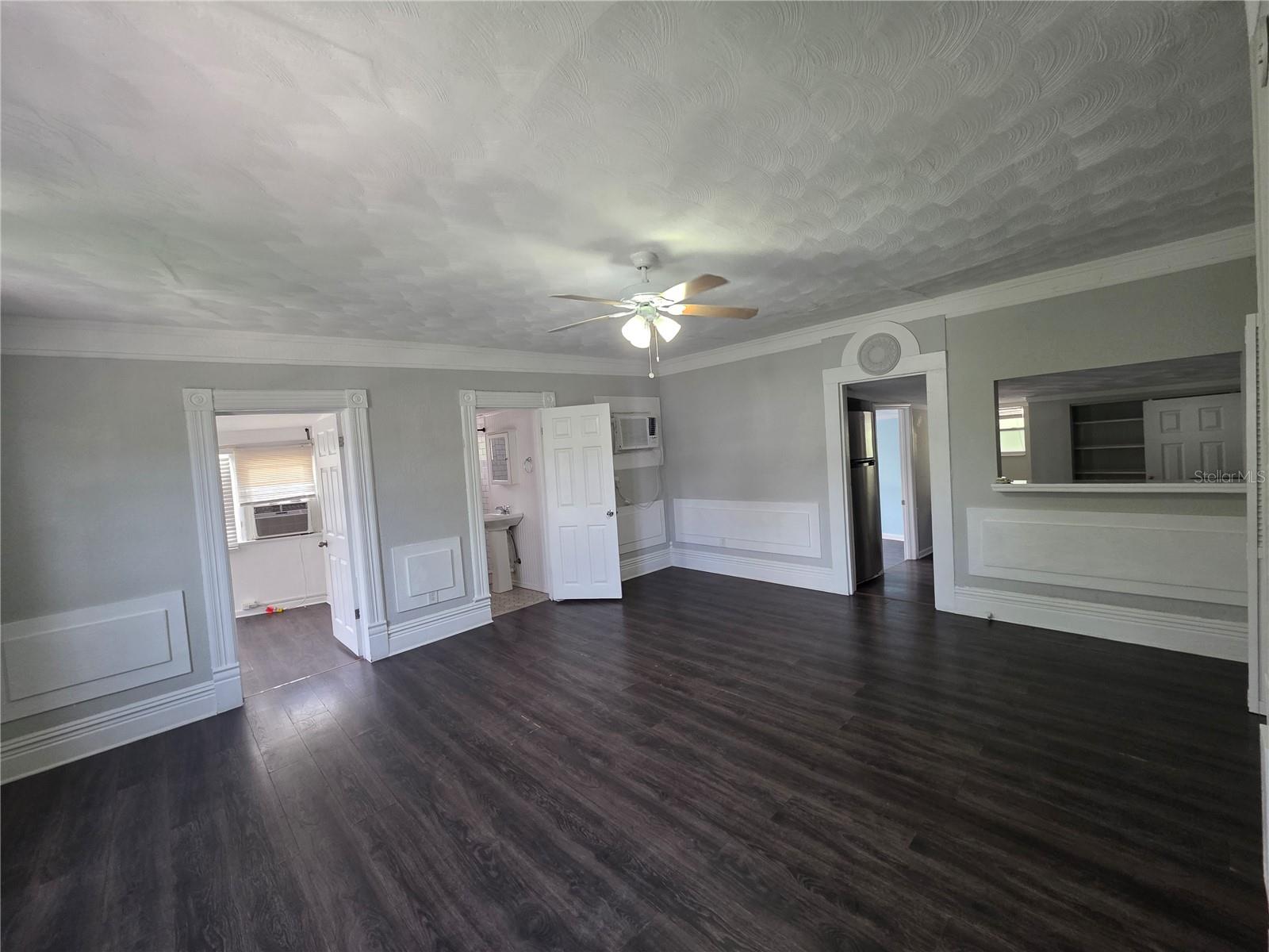 212 W BEACH PL #6 — photo 2