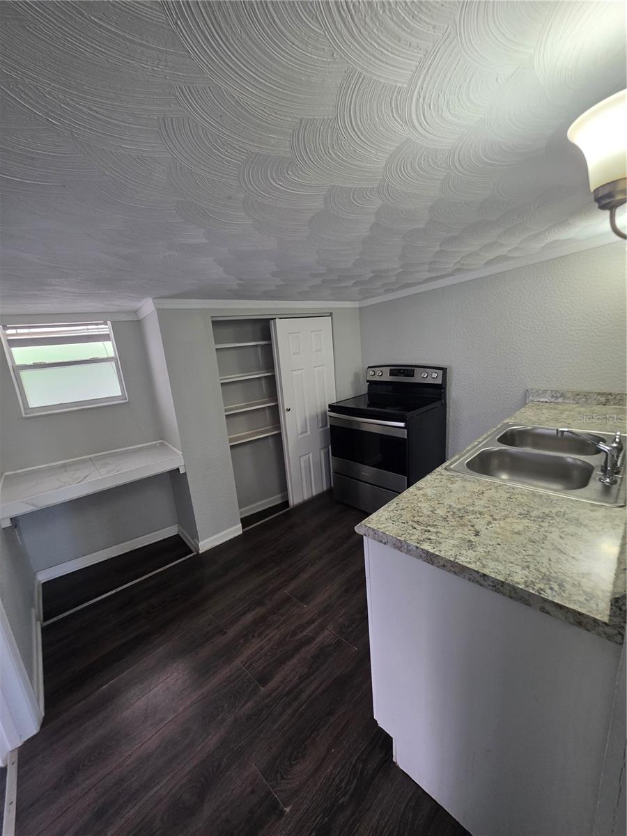 212 W BEACH PL #6 — photo 3