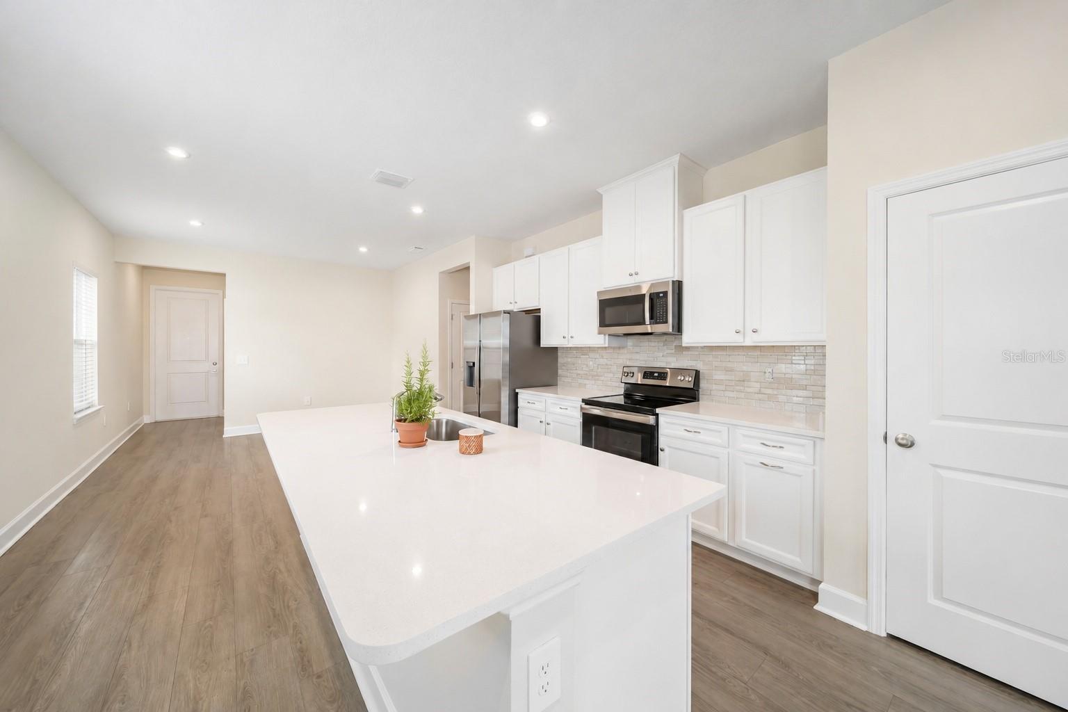 14008 CRIMSON AVE — photo 6