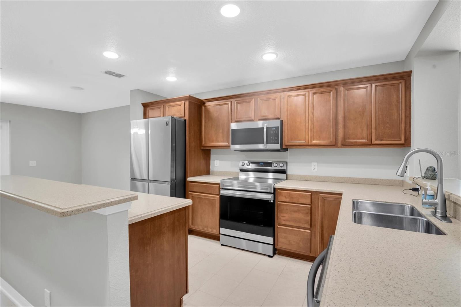 2570 SEA WIND WAY — photo 9