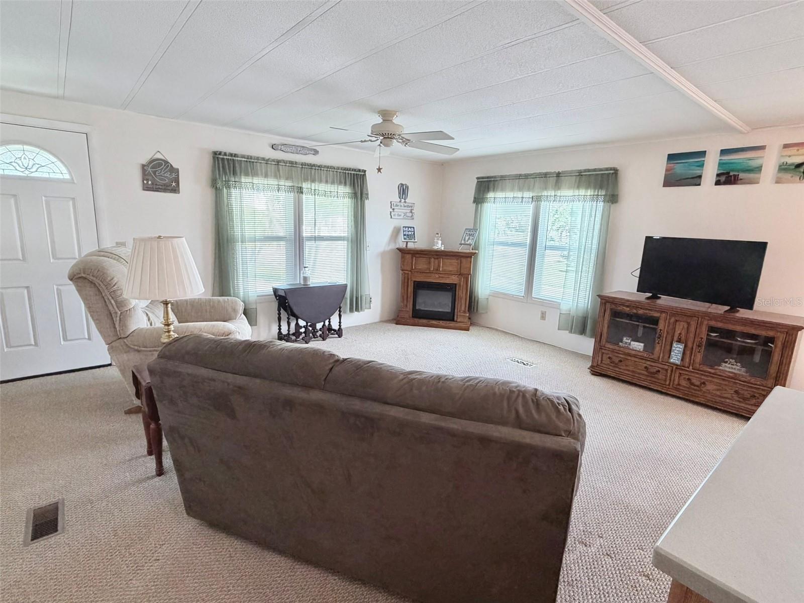 2068 CA D ORO DR — photo 10