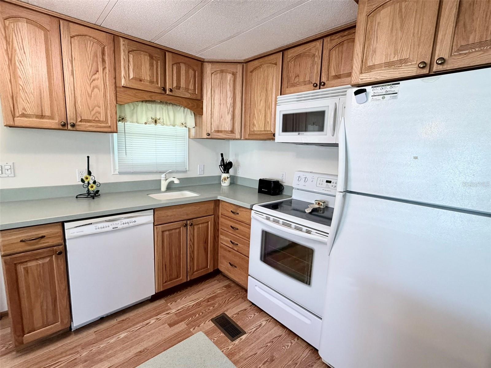 2068 CA D ORO DR — photo 4