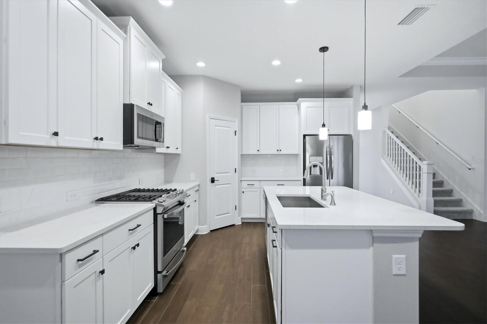 425 ARIANO AVE — photo 12