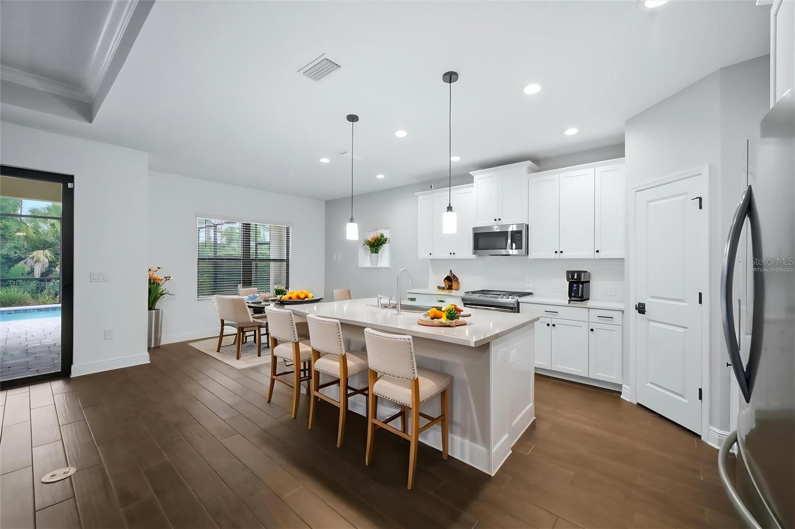 425 ARIANO AVE — photo 10