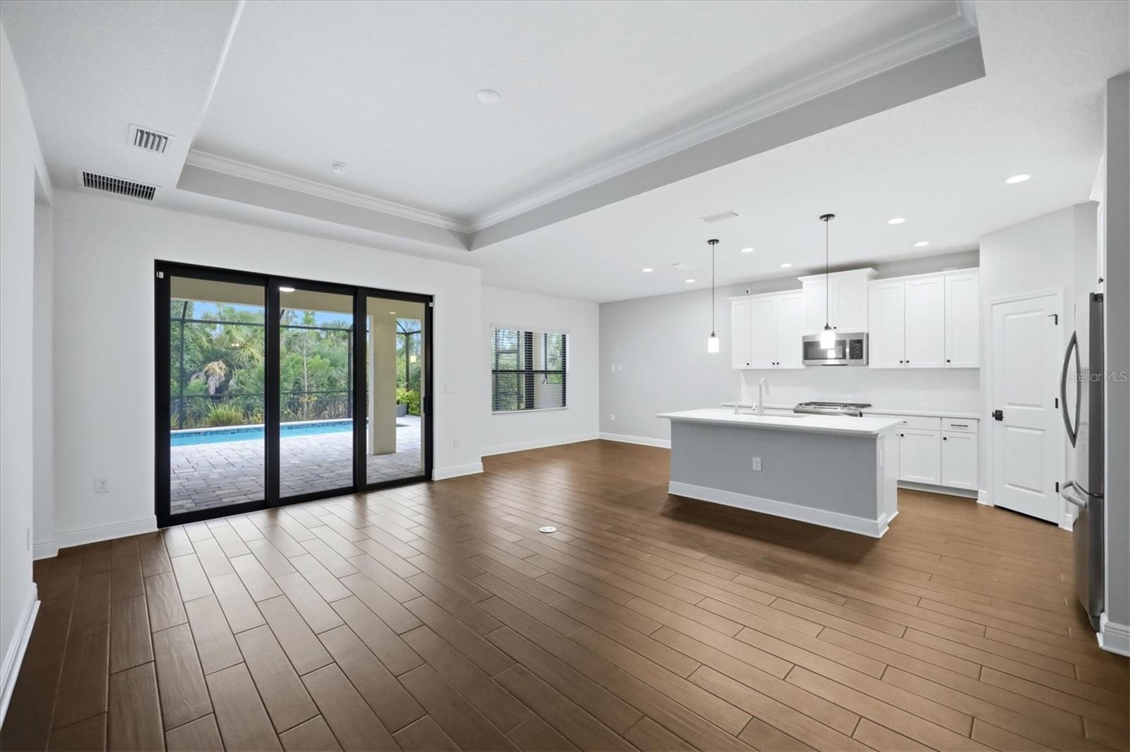 425 ARIANO AVE — photo 17