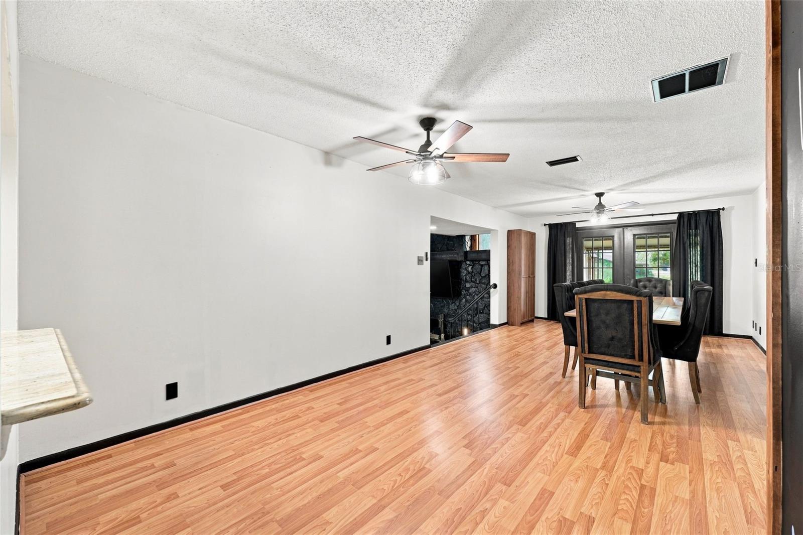28850 LINDENHURST DR — photo 23